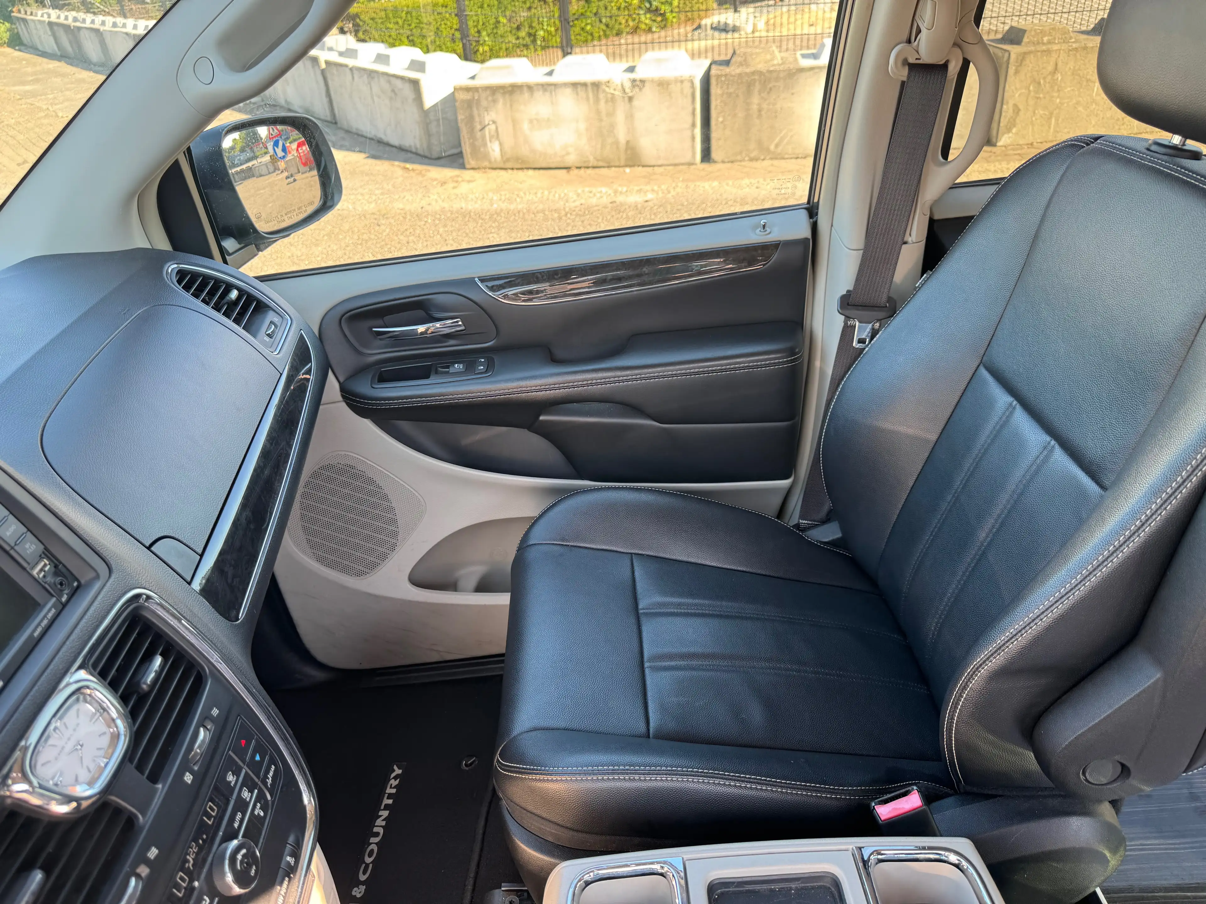 Chrysler Town & Country Corbillard — photo 12