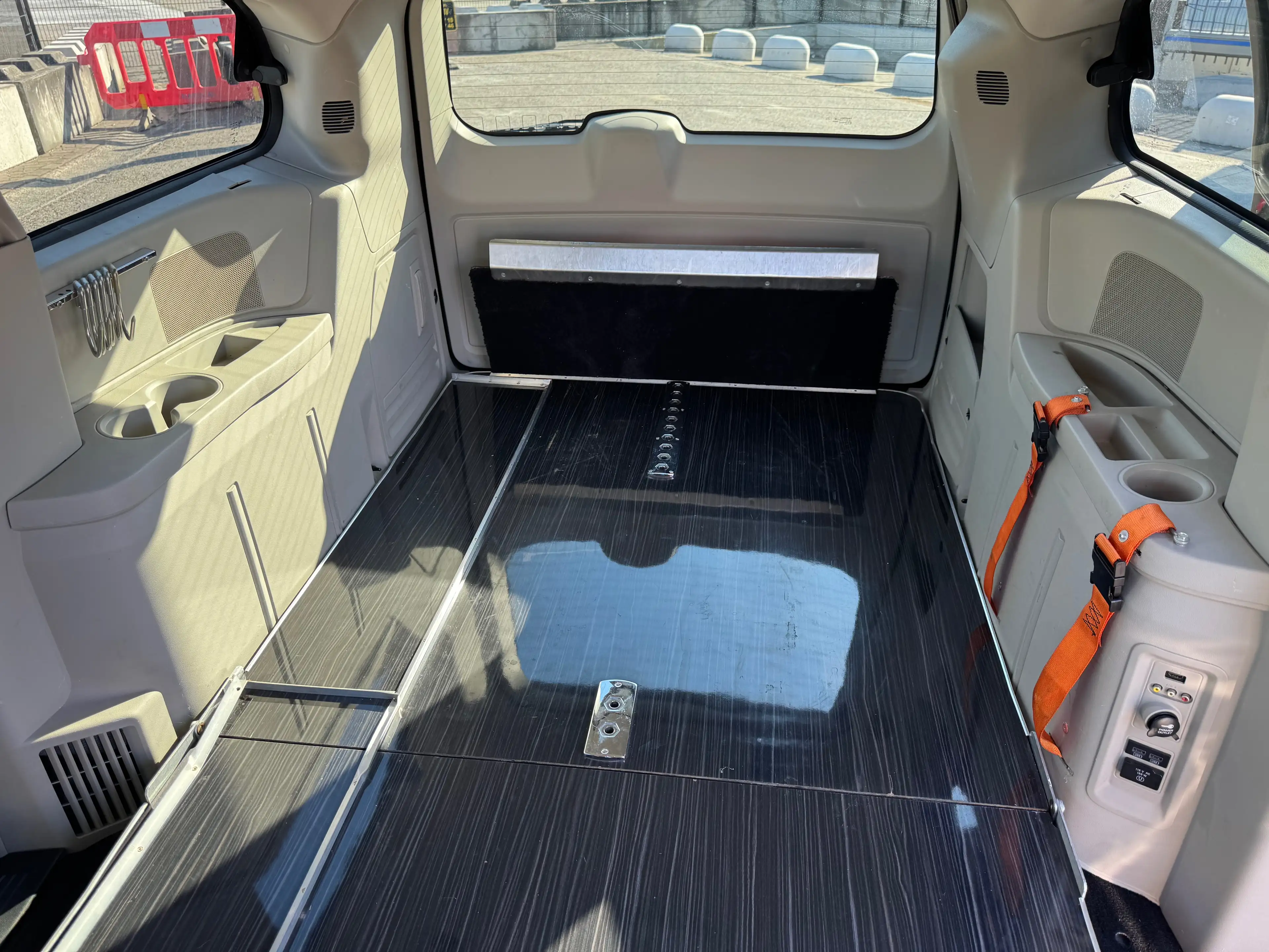 Chrysler Town & Country Corbillard — photo 9