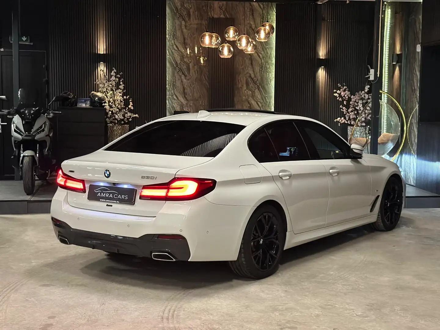BMW 530 5-serie 530i xDrive M Pakket|Full options| Wit - 2