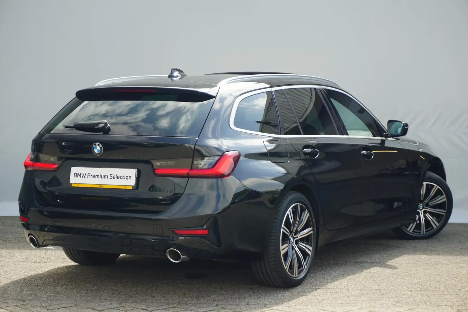 BMW 320 3-serie Touring 320i Business Edition Plus / Harma Negro - 2