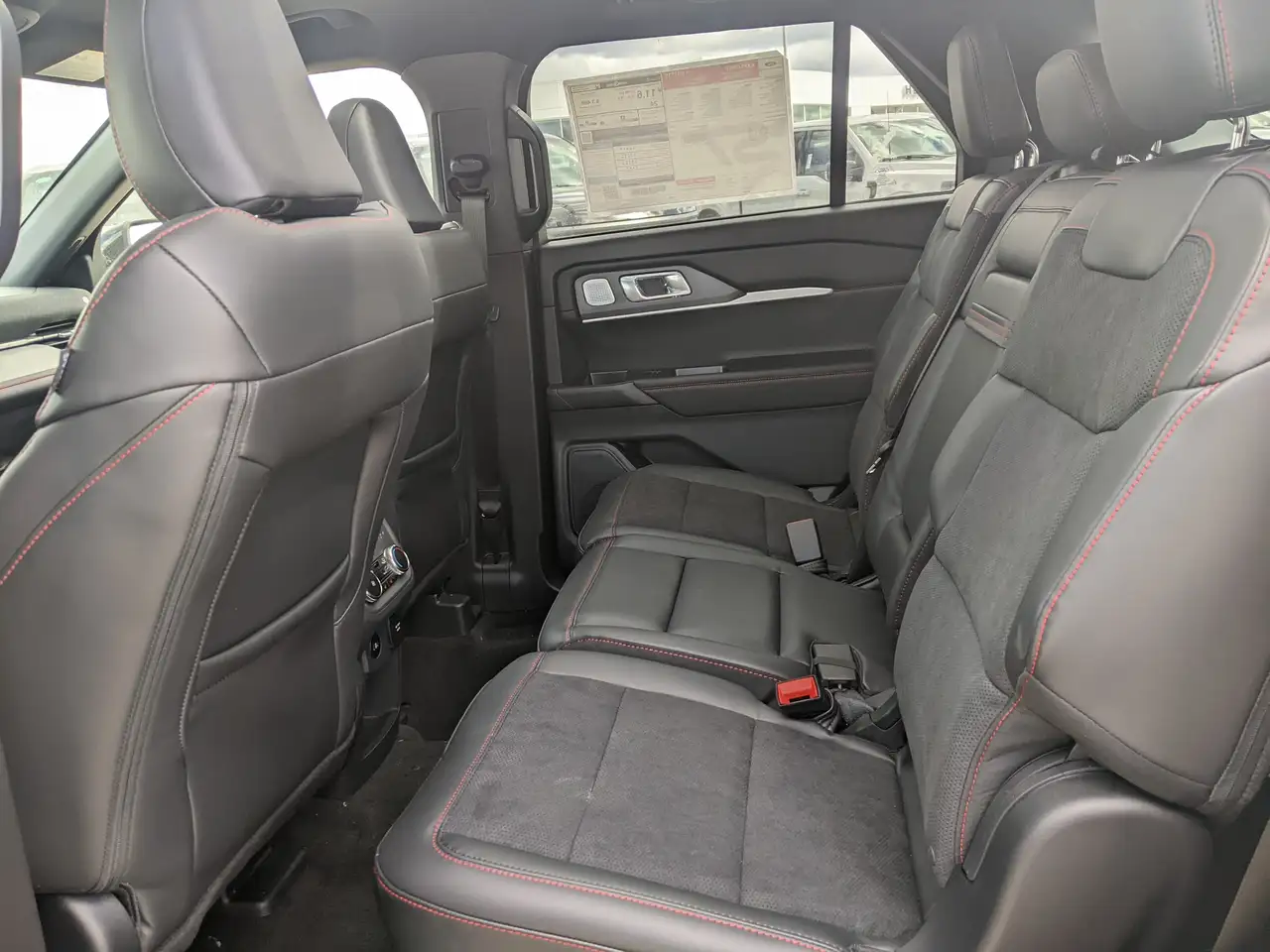Ford Explorer снимка Ford Explorer