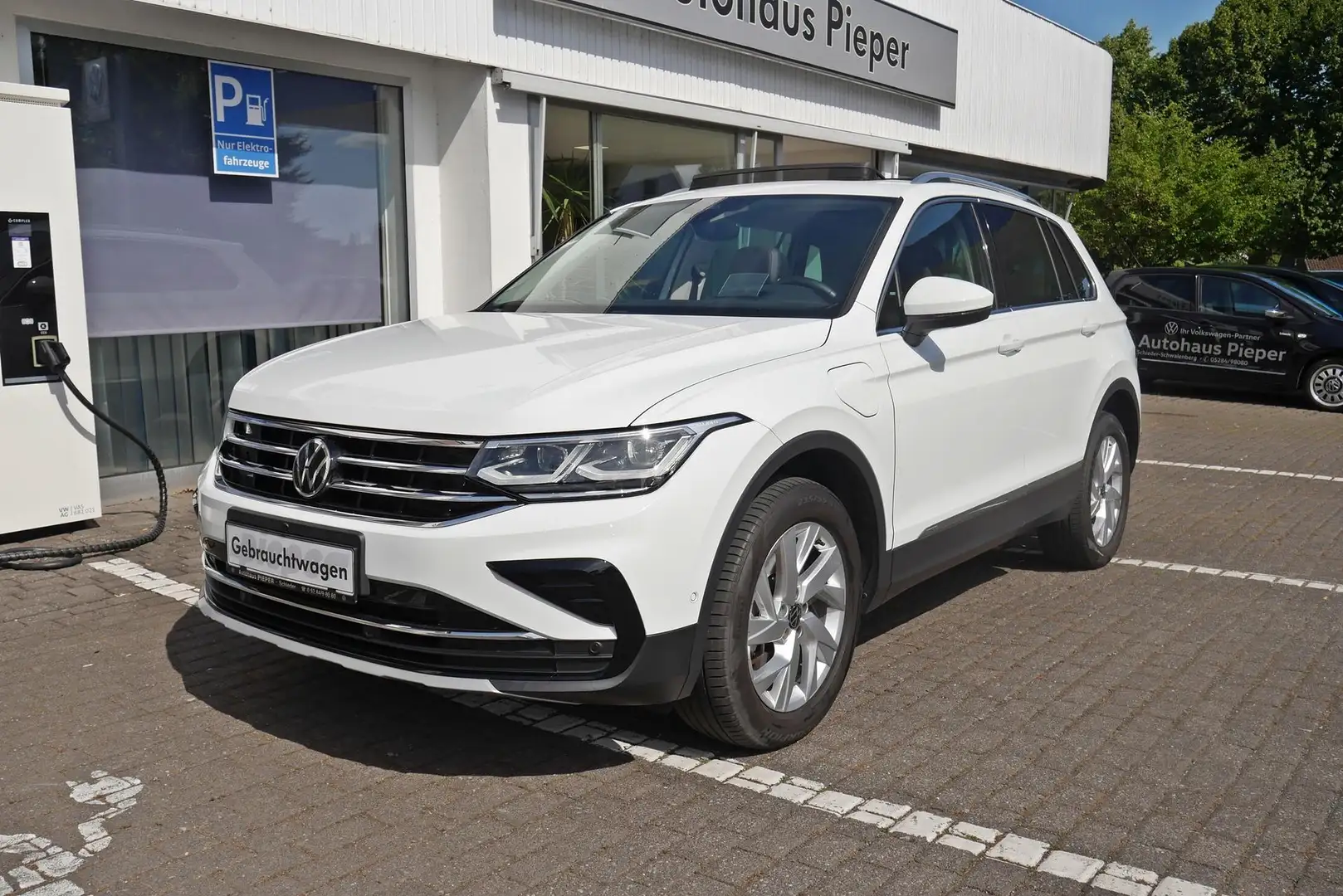 Volkswagen Tiguan 1.4 TSI eHybrid Elegance Pano AHK Leder DCC 110... Weiß - 2