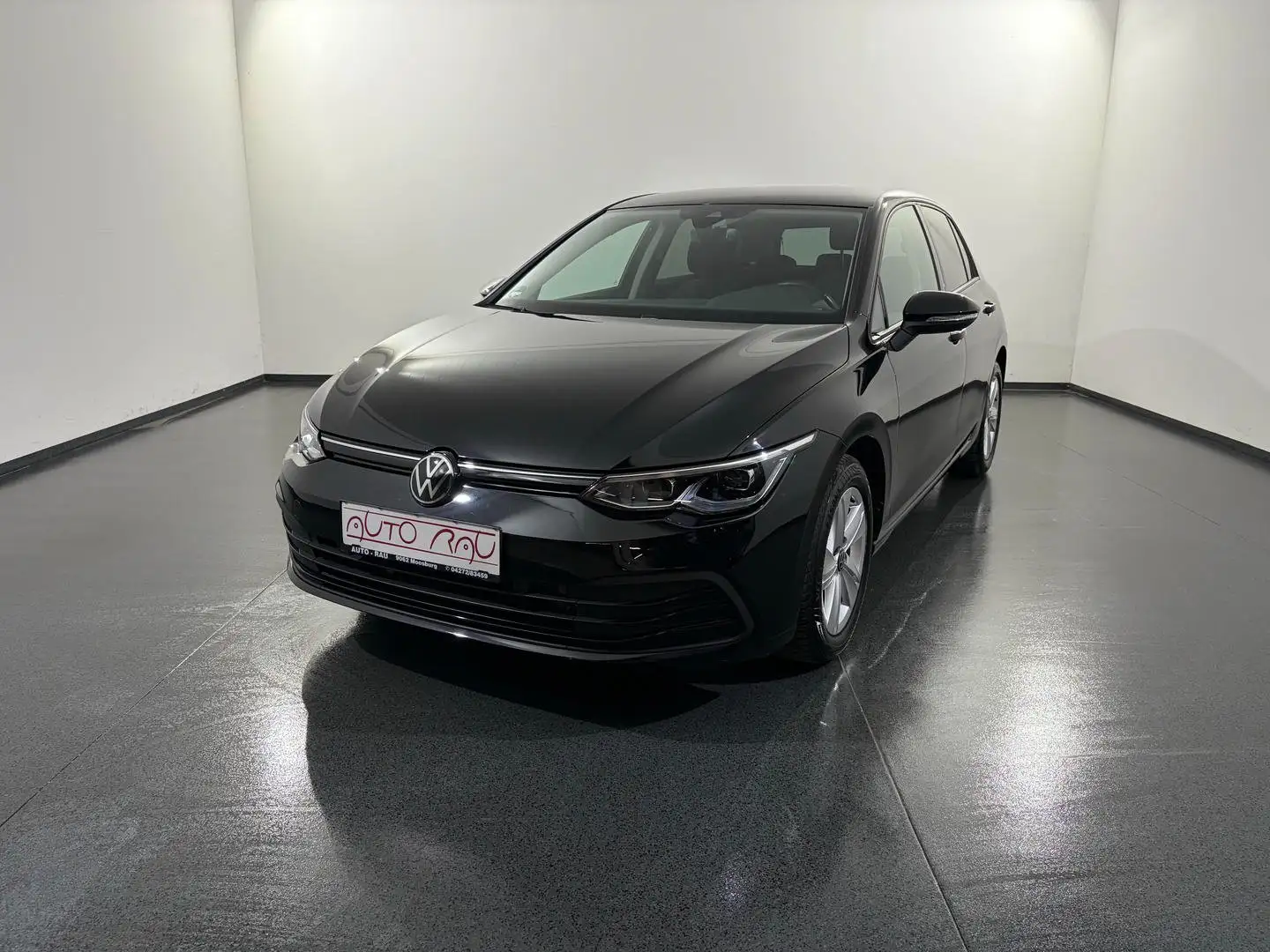 Volkswagen Golf 8 Lim. 1.5 TSI Life *LED*NAVI*RFK* Schwarz - 2