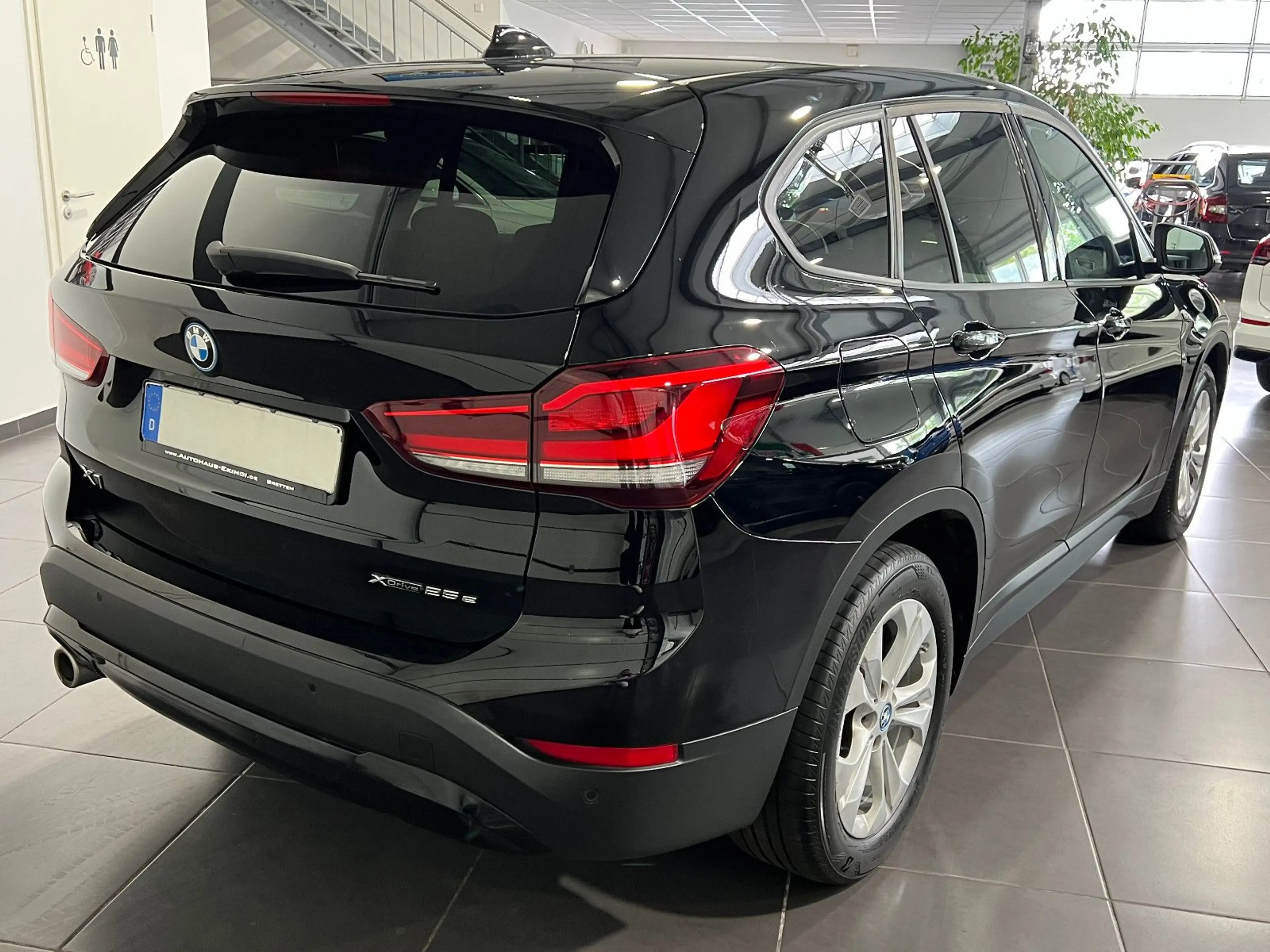 BMW X1 xDrive 25 e Automatik **Navi*LED*SHZ*Temp** — photo 7