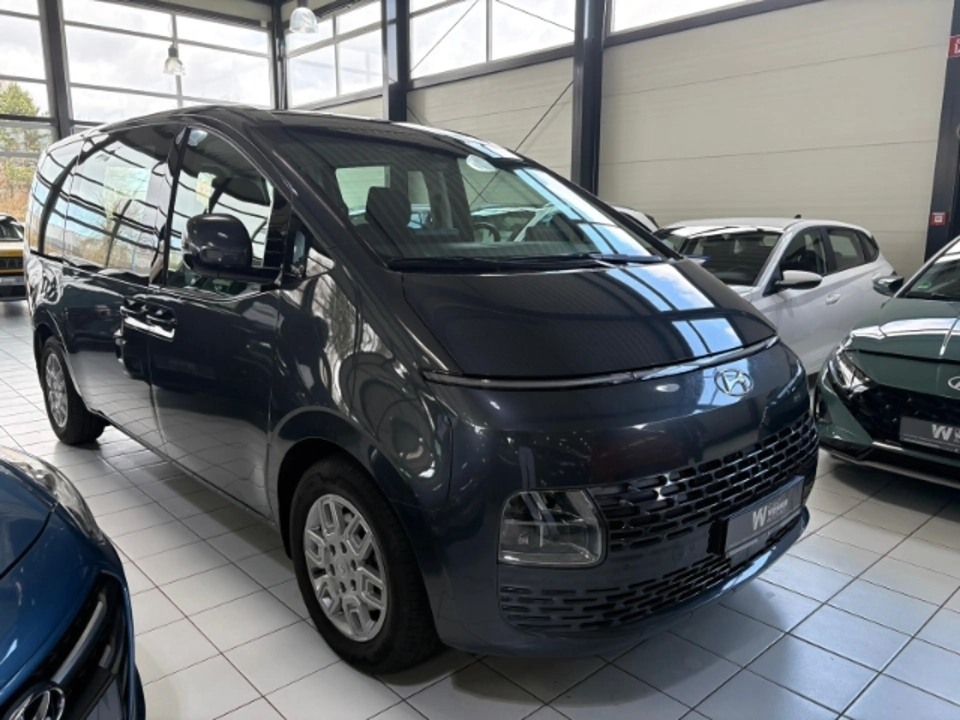 Hyundai STARIA Hyundai Trend Parkpaket Navi Digitales Cockpit 360 — photo 3