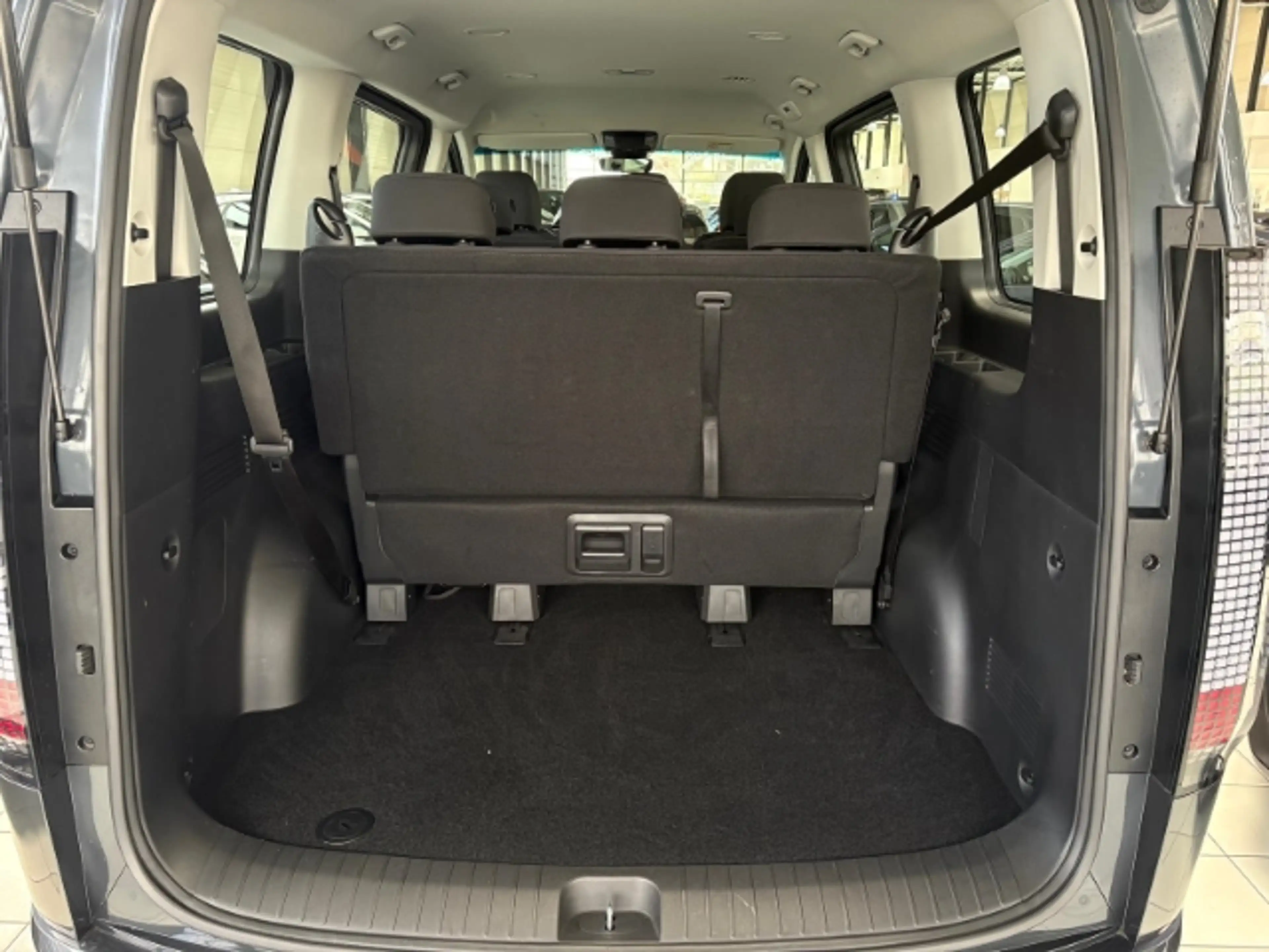 Hyundai STARIA Hyundai Trend Parkpaket Navi Digitales Cockpit 360 — photo 11