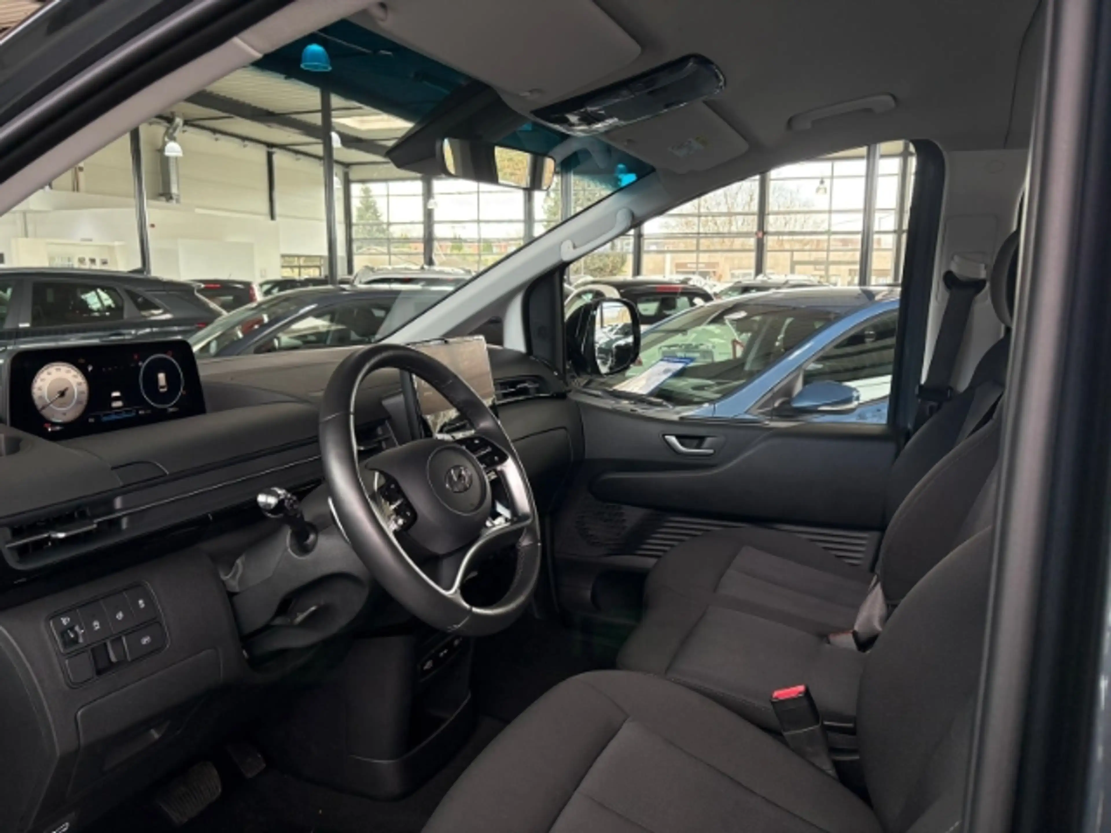 Hyundai STARIA Hyundai Trend Parkpaket Navi Digitales Cockpit 360 — photo 7