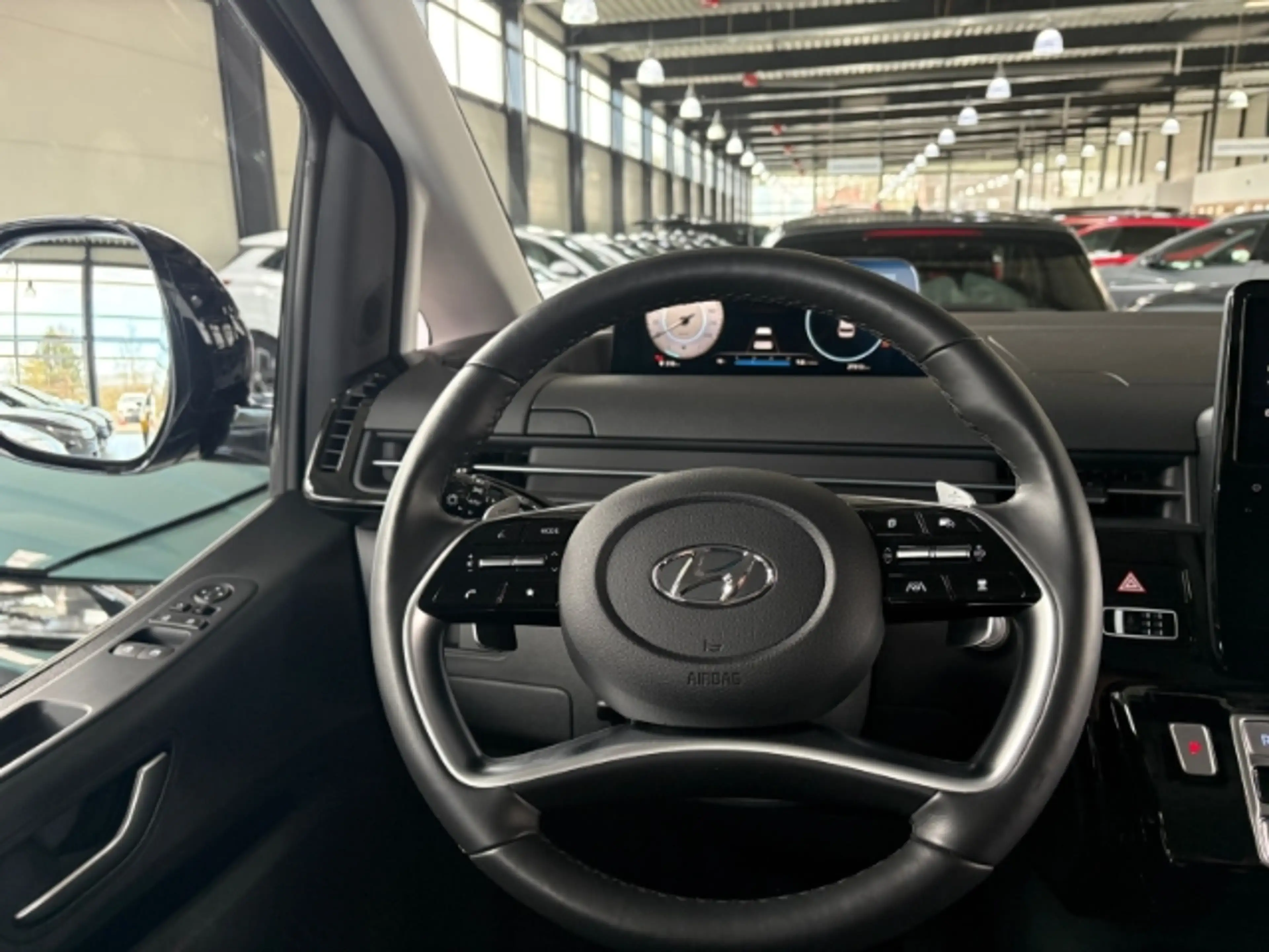 Hyundai STARIA Hyundai Trend Parkpaket Navi Digitales Cockpit 360 — photo 13
