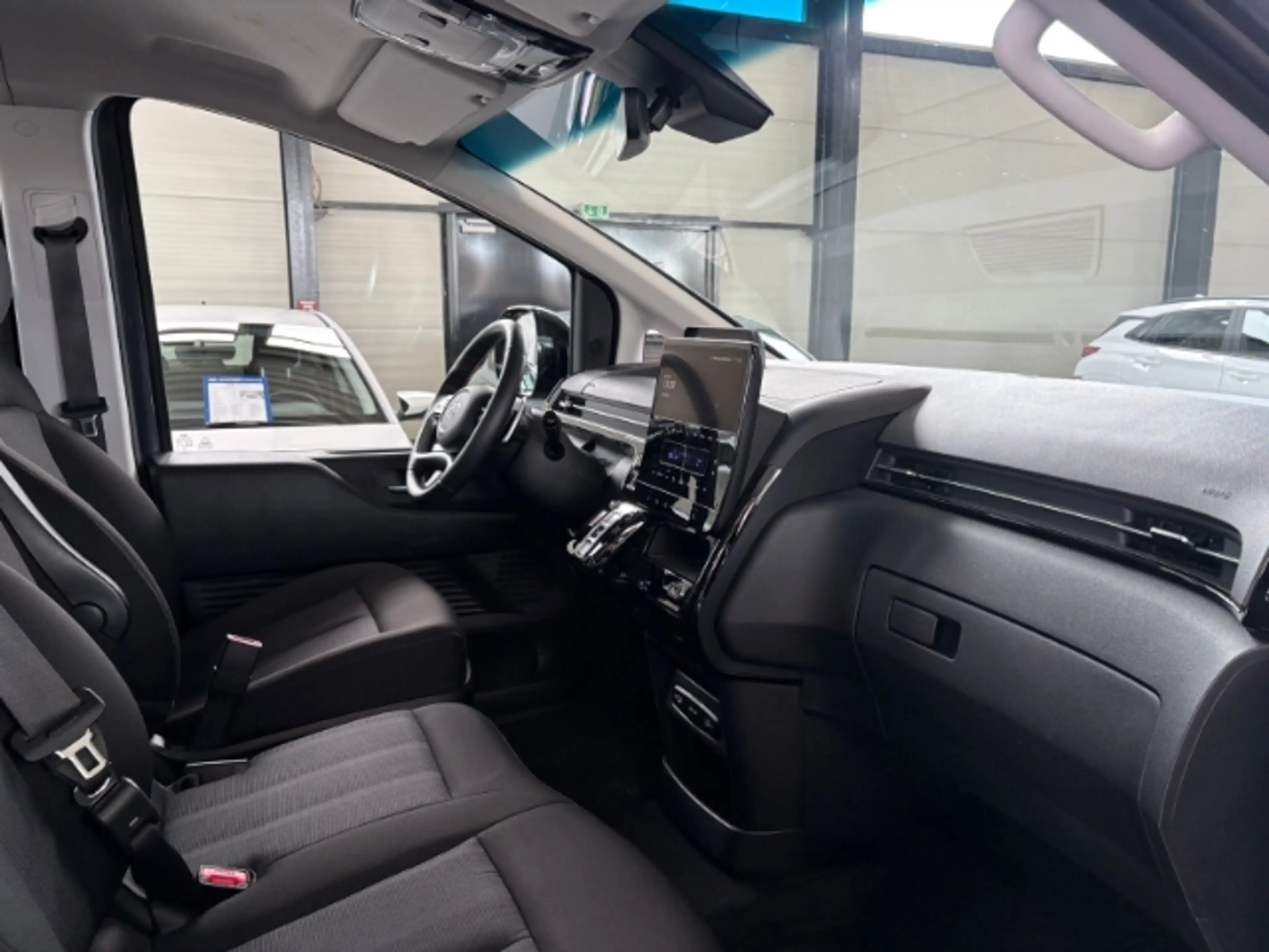 Hyundai STARIA Hyundai Trend Parkpaket Navi Digitales Cockpit 360 — photo 10