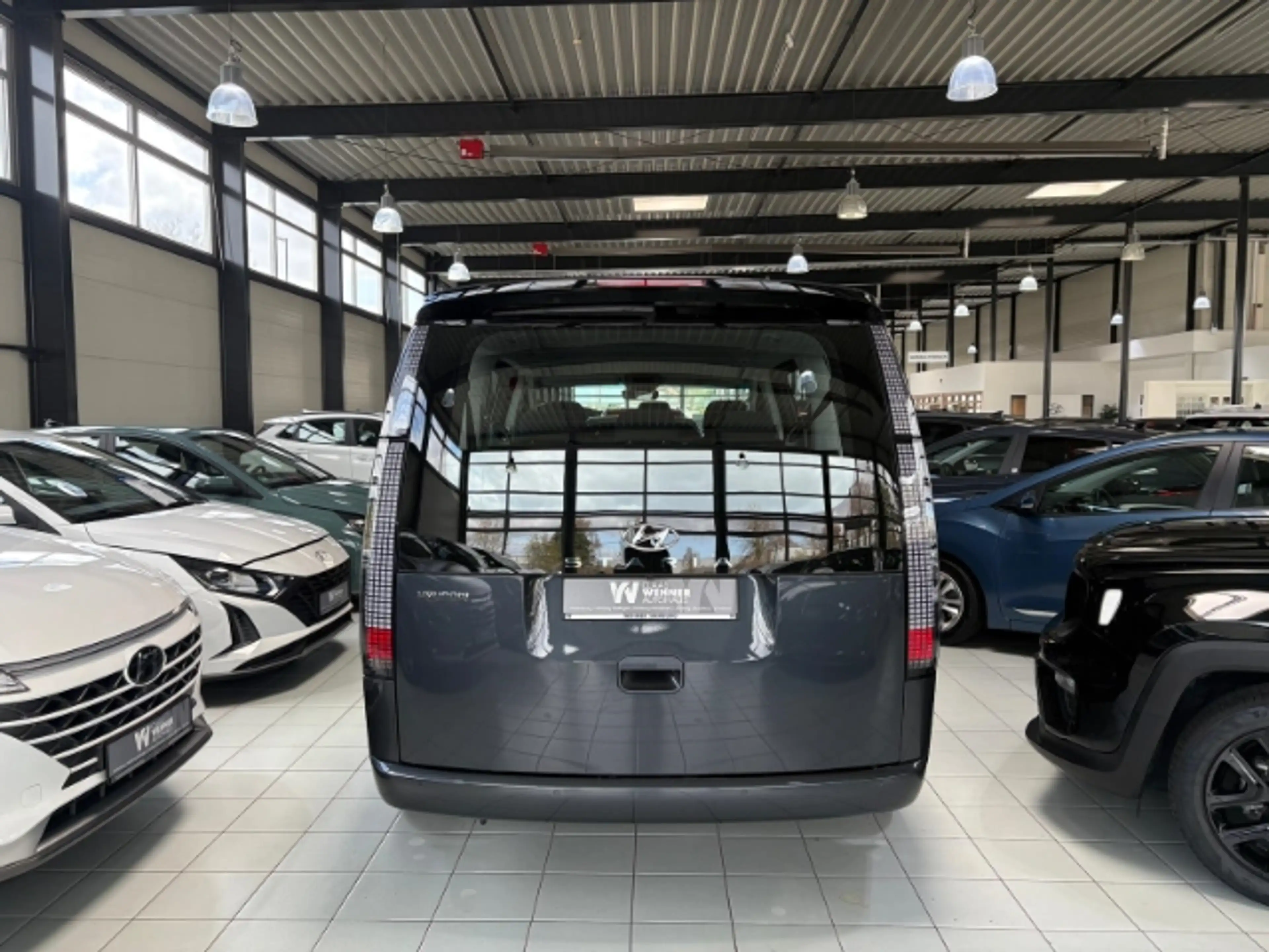 Hyundai STARIA Hyundai Trend Parkpaket Navi Digitales Cockpit 360 — photo 6