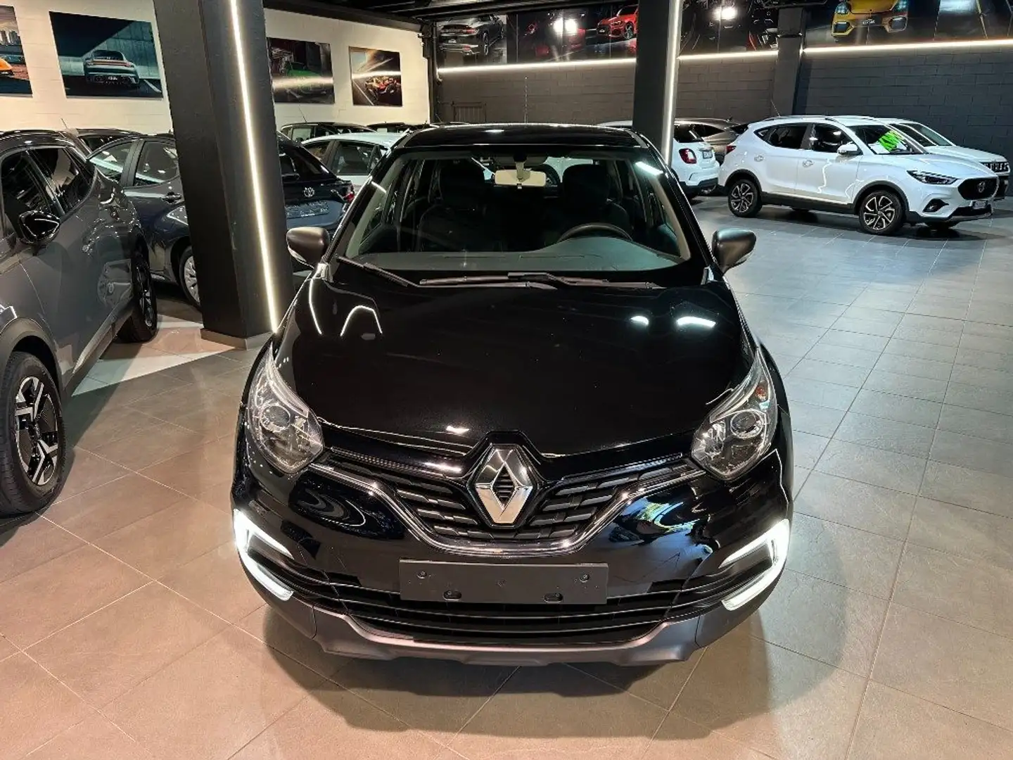 Renault Captur TCe 12V 90 CV Life Fekete - 2