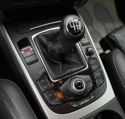 Audi A4 view 9