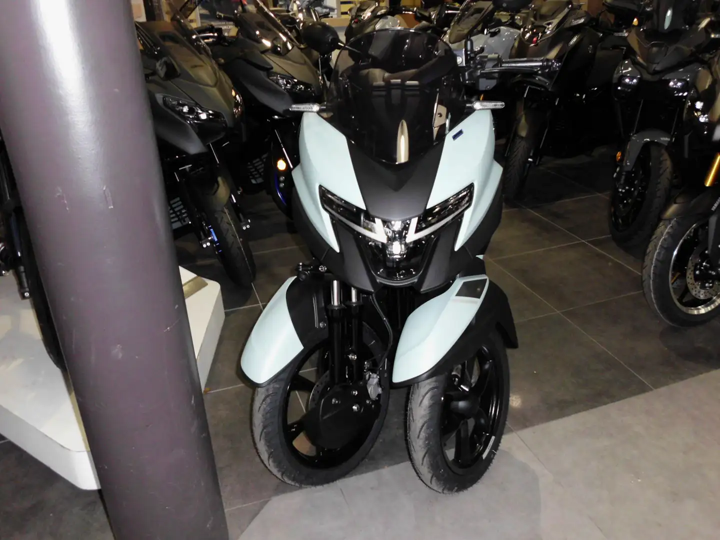 Yamaha TriCity Bleu - 2