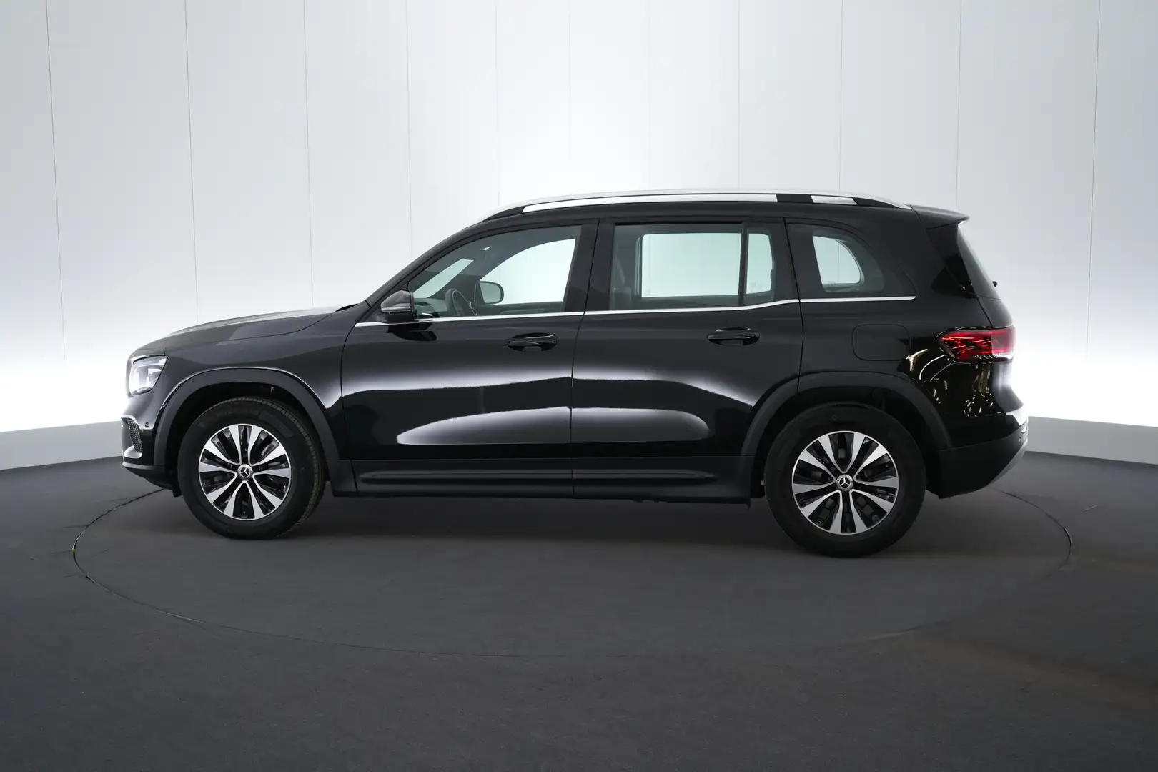 Mercedes-Benz GLB 180 180dA Business Solution LEDER/STOF LED GPS PDC CAM Schwarz - 2