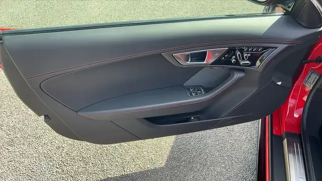 Jaguar F-Type view 7