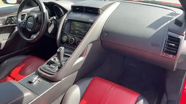 Jaguar F-Type view 10