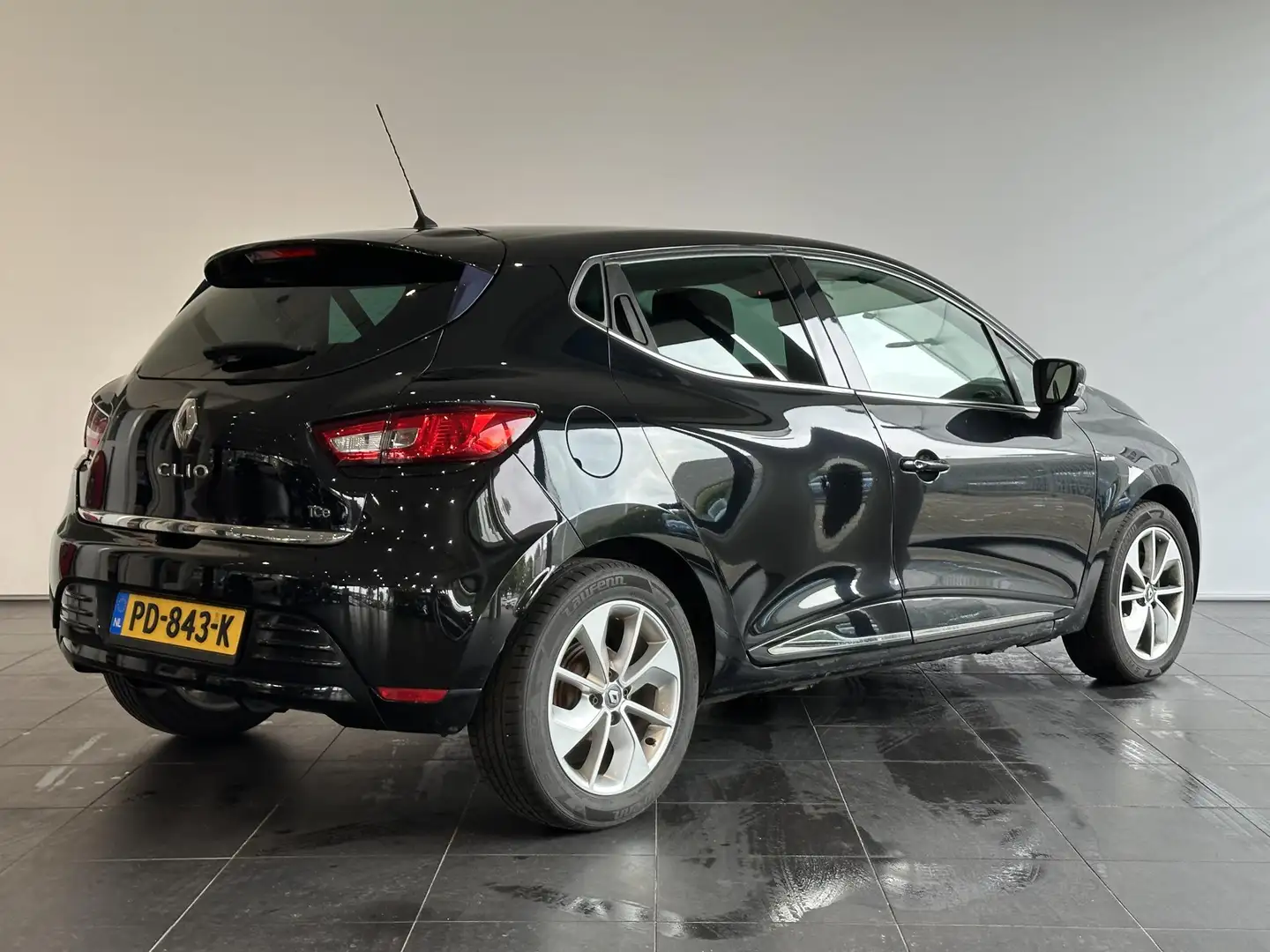 Renault Clio 0.9 TCe Limited NAVIGATIE | CLIMATE CONTROL | PARK Zwart - 2