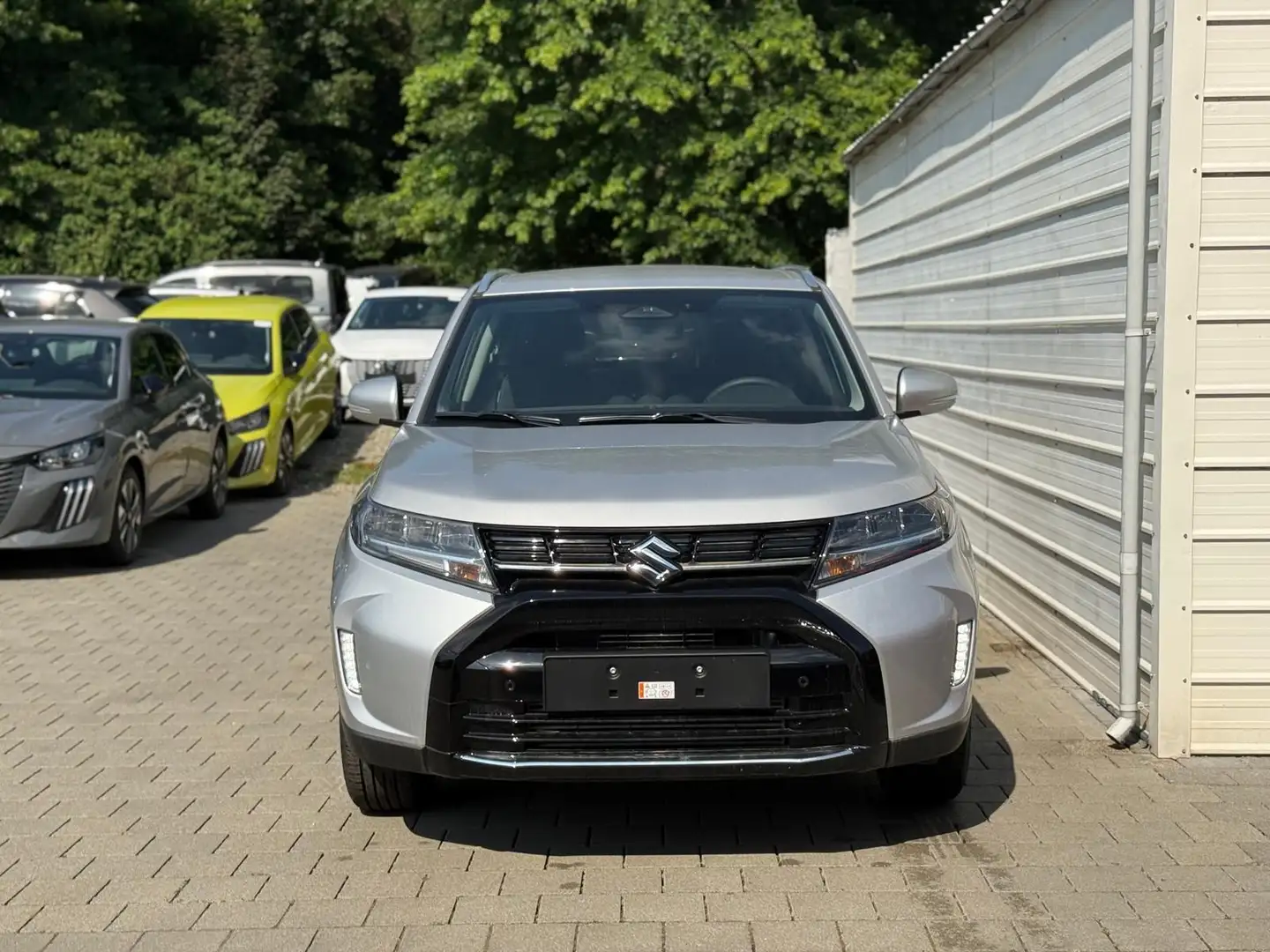 Suzuki Vitara Comfort+ 1.4 MHEV *LEDER*NAVI*SHZ*Kamera 95 kW ... Argintiu - 2