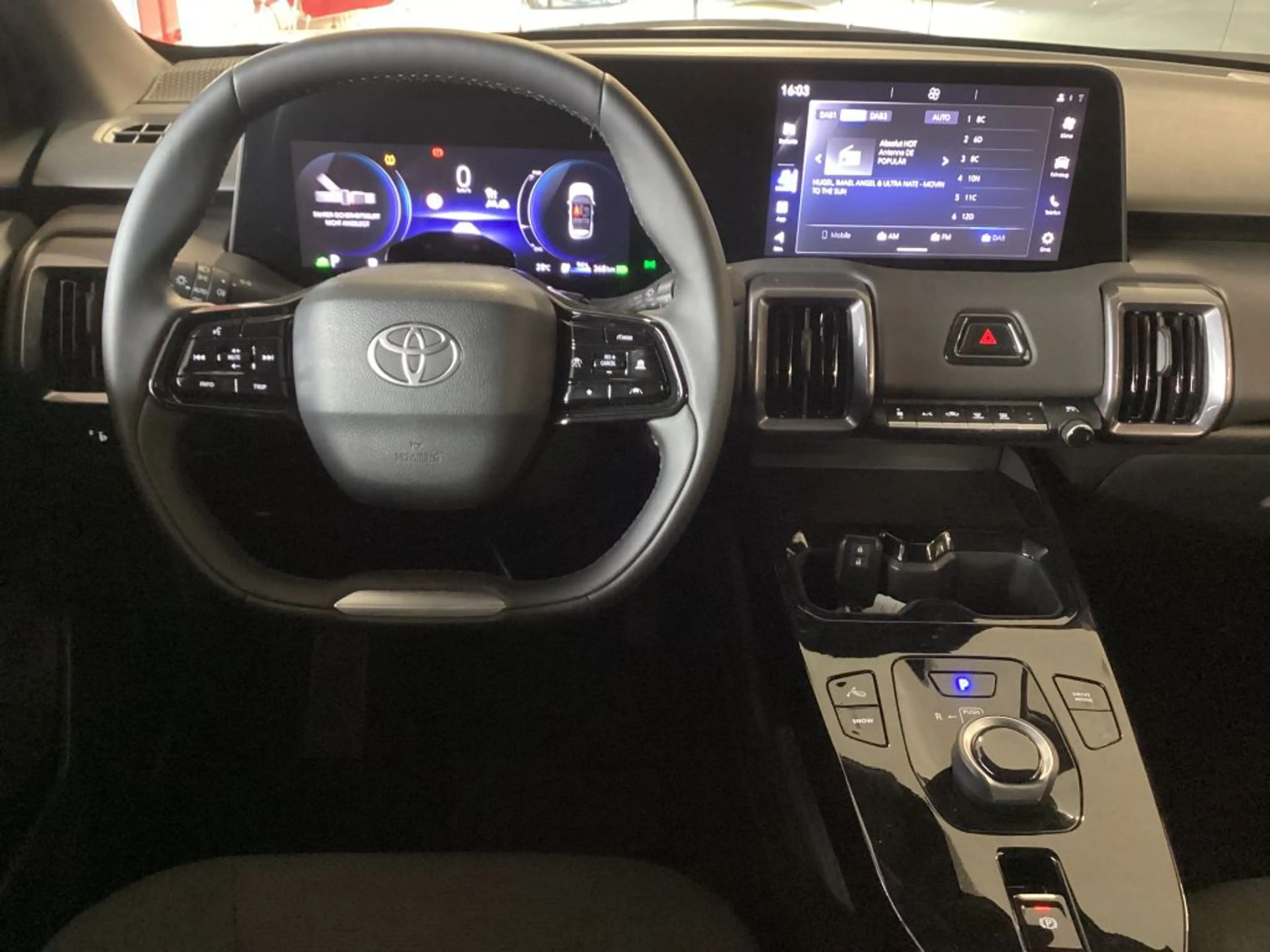Toyota Urban Cruiser 61kWh Teamplayer — photo 8