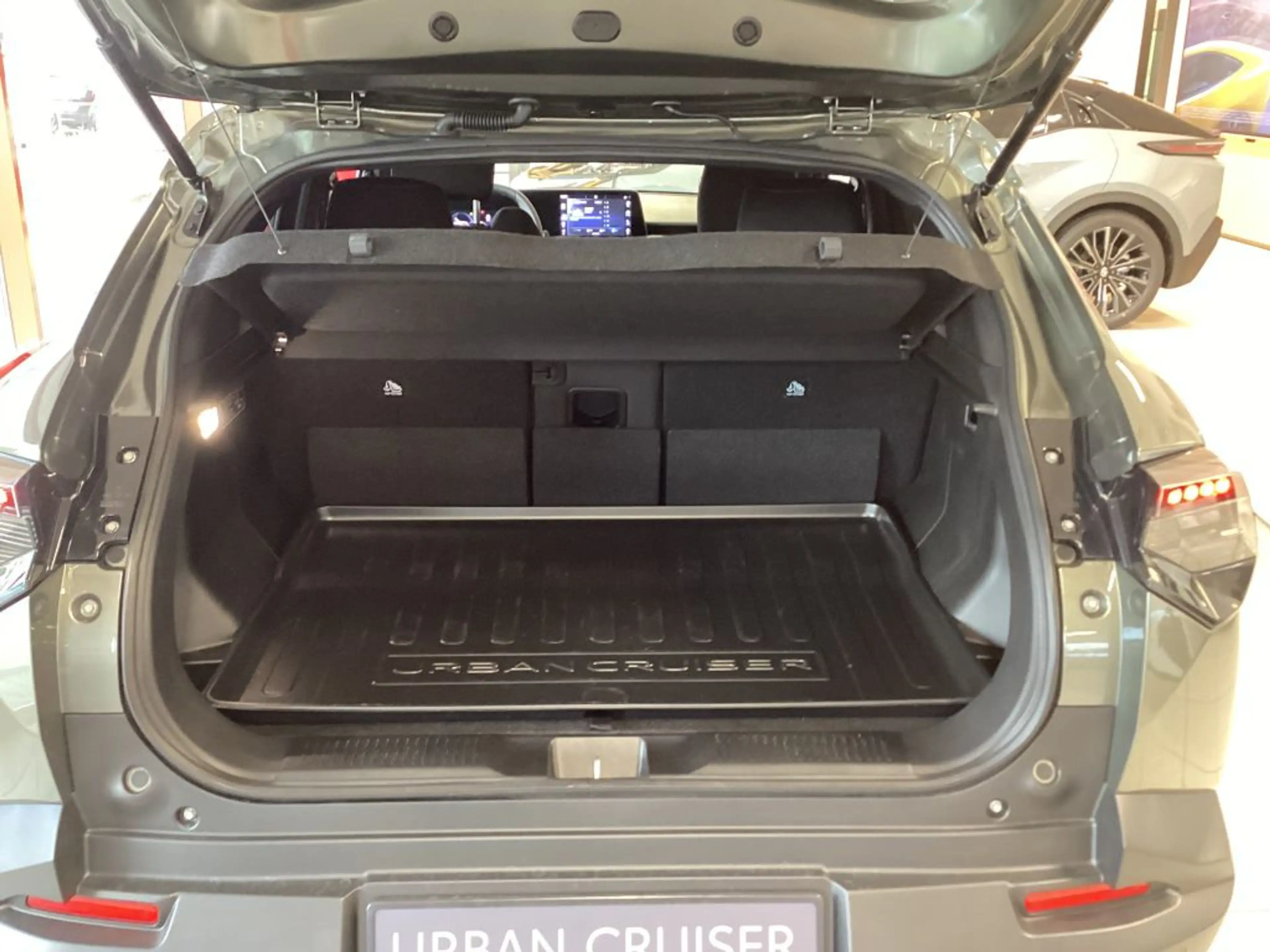 Toyota Urban Cruiser 61kWh Teamplayer — photo 13