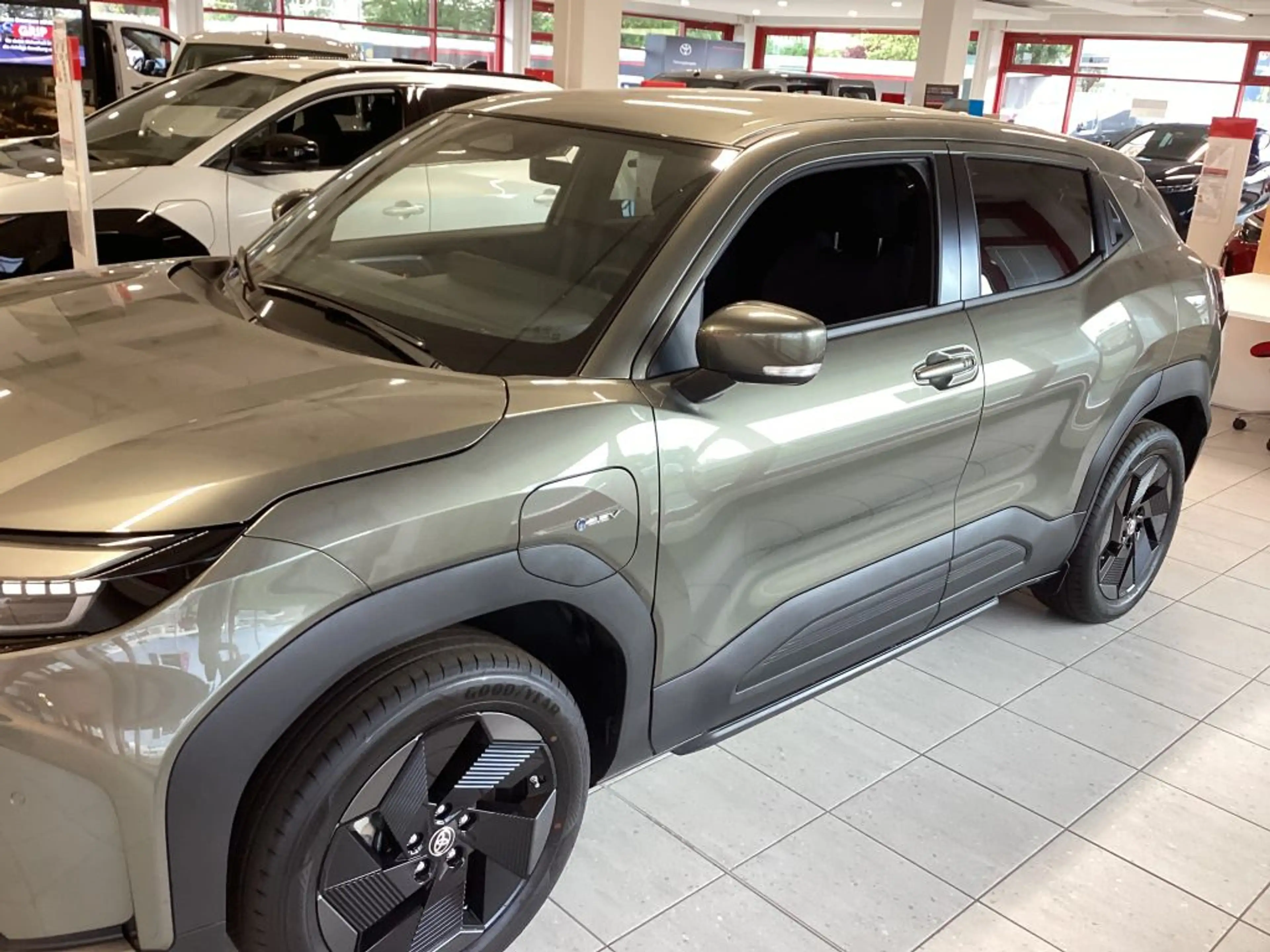 Toyota Urban Cruiser 61kWh Teamplayer — photo 2