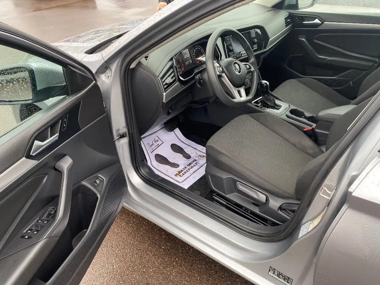Volkswagen Jetta снимка Volkswagen Jetta