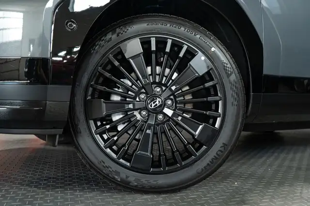 Hyundai Santa Fe view 3