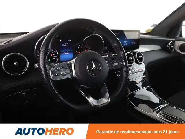 Mercedes-Benz 220 view 11