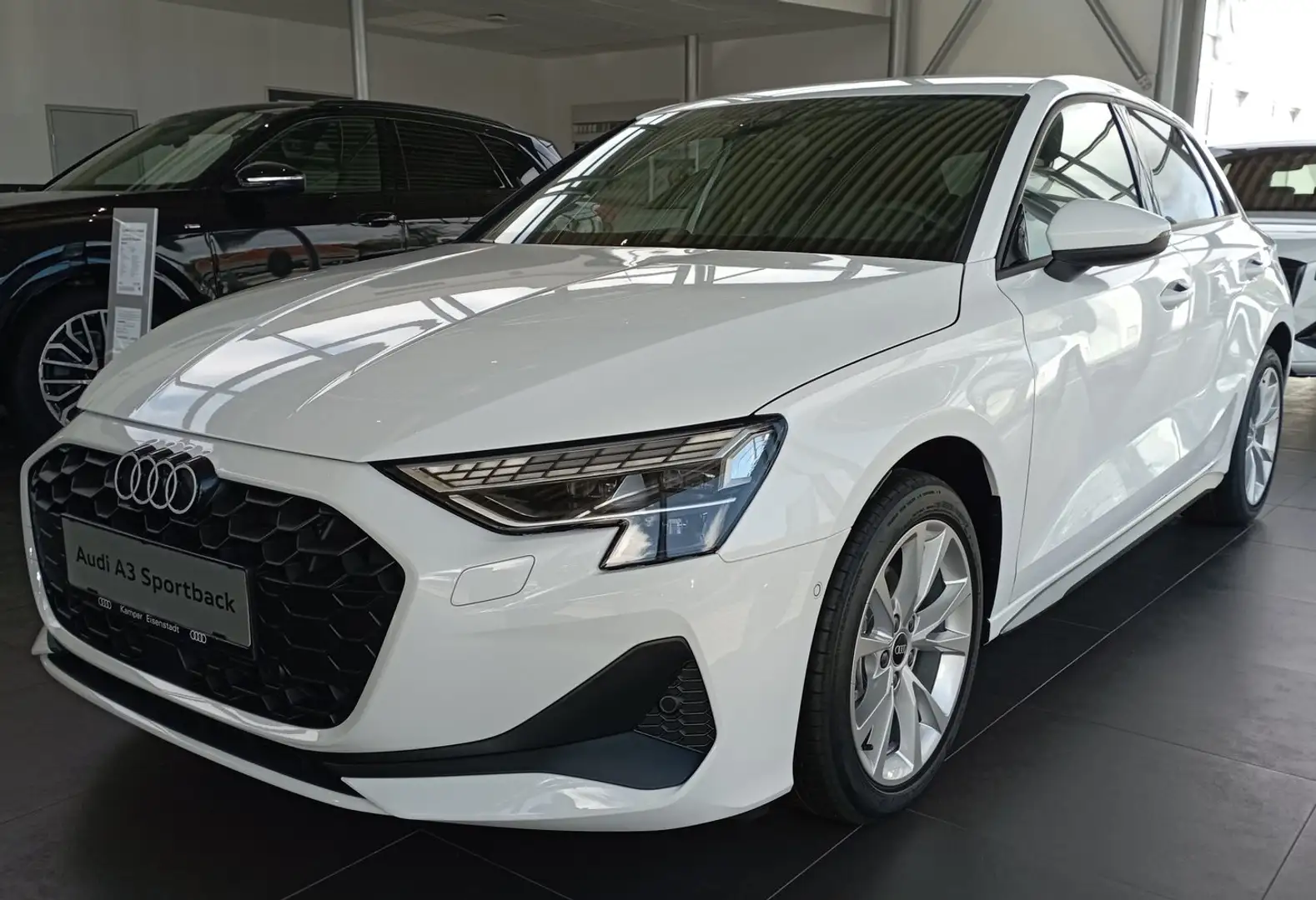 Audi A3 30 TFSI Weiß - 1