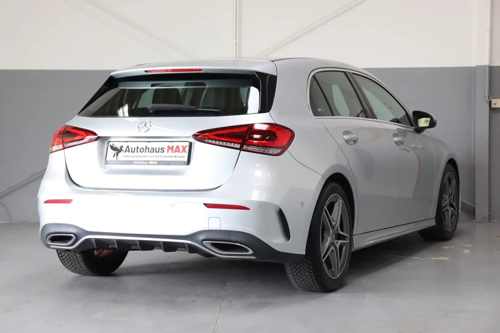 Mercedes-Benz A 220 ~AMG-Line~Navigation~Tempomat~Alcantara Silber - 2