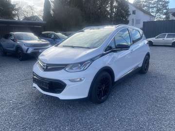 Ampera-e Plus 8-fach bereift auf Alufelgen