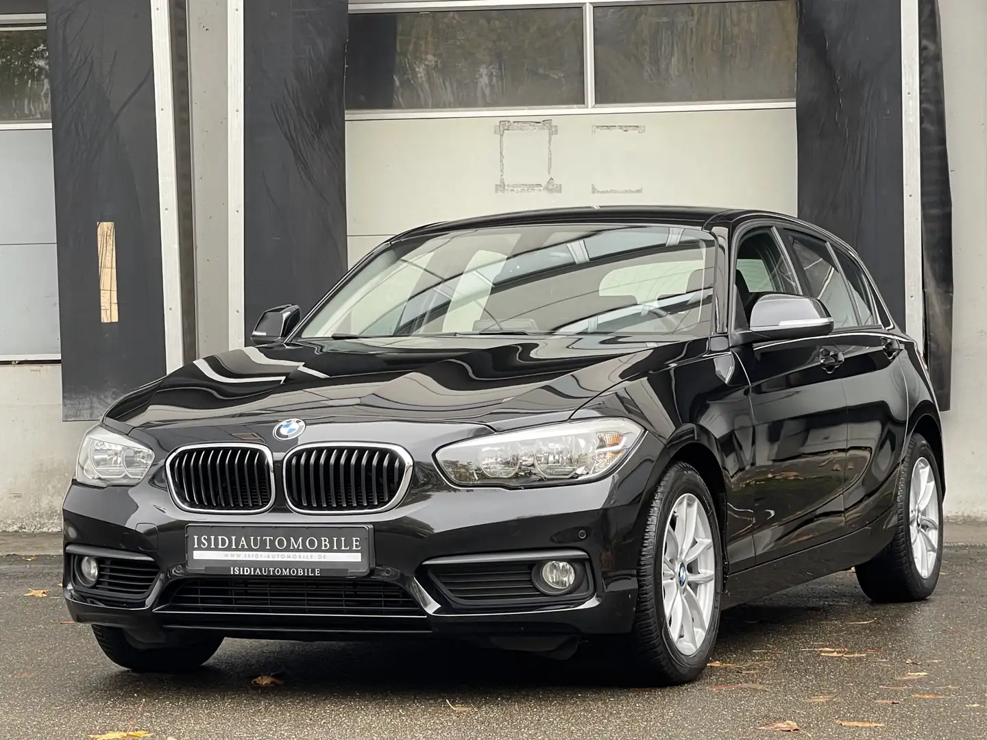 BMW 118 i Advantage Sitzheizung Tempomat PDC Noir - 1
