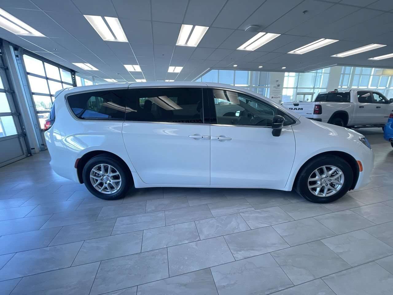 2024 Chrysler Grand Caravan SXT | FWD | NAV | Apple CarPlay | Remote Start | B — снимка 1