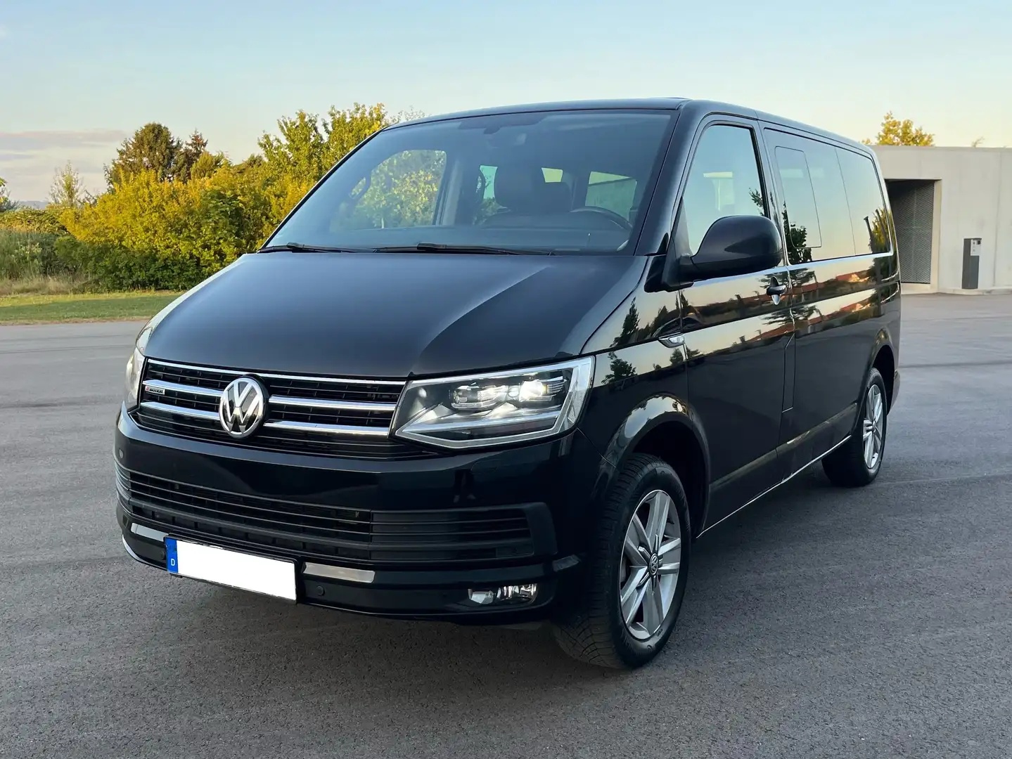 Volkswagen T6 Multivan DSG Kurz 4MOTION Schwarz - 1