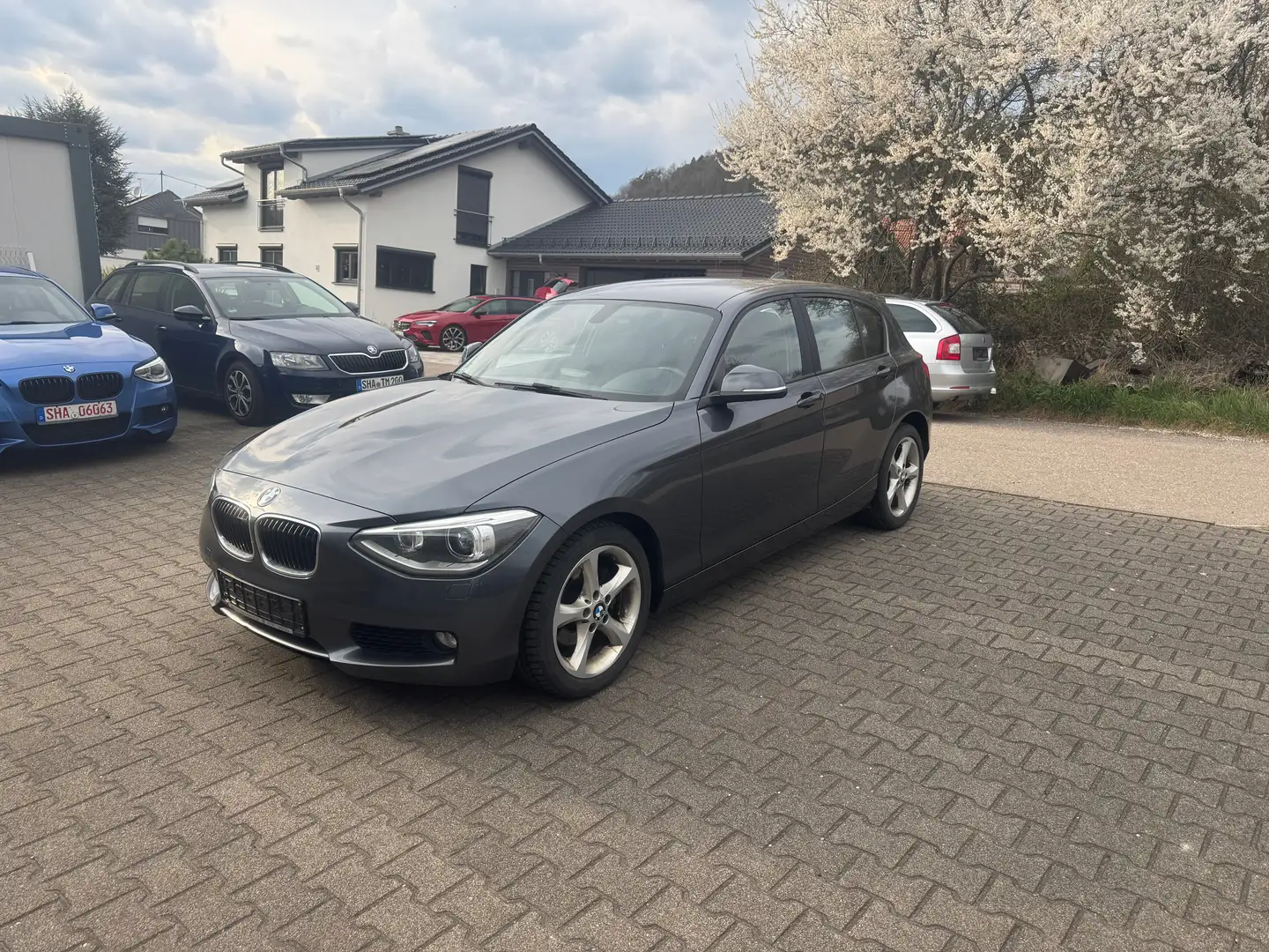 BMW 120 120 d XENON SHZ PDC MFL Grau - 2