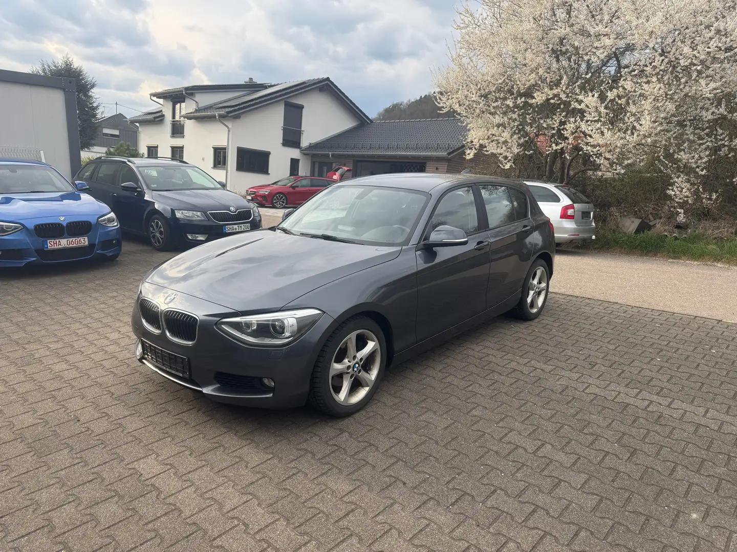 BMW 120 120 d XENON SHZ PDC MFL Grau - 1
