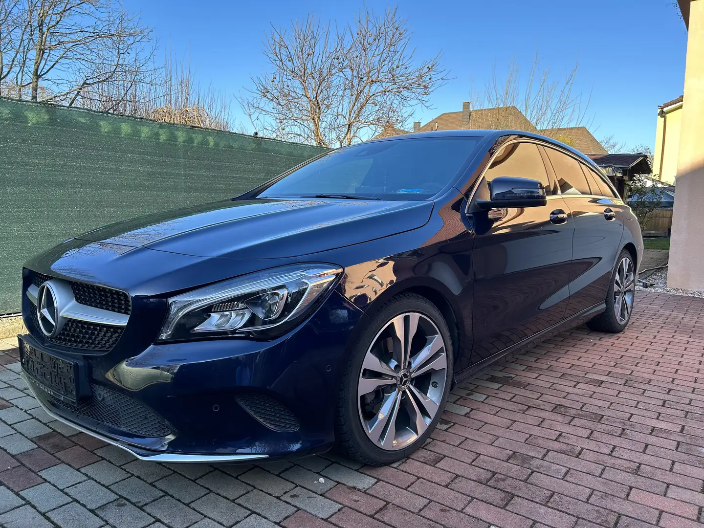 Mercedes-Benz CLA 220 d Shooting Brake Aut. Blau - 1