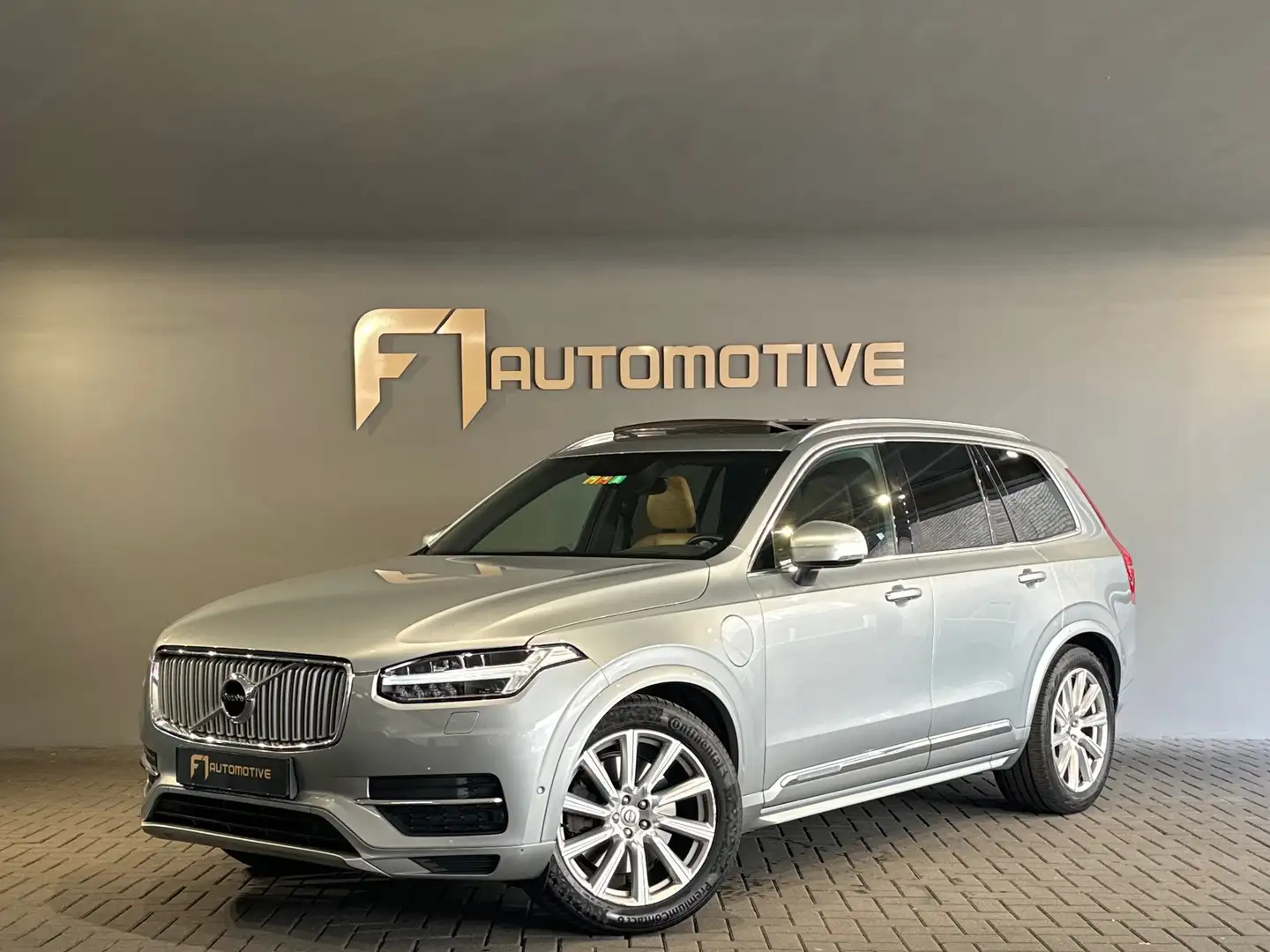Volvo XC90 2.0 T8 Twin Engine AWD Inscription Pano|B&W|Memory Grijs - 1