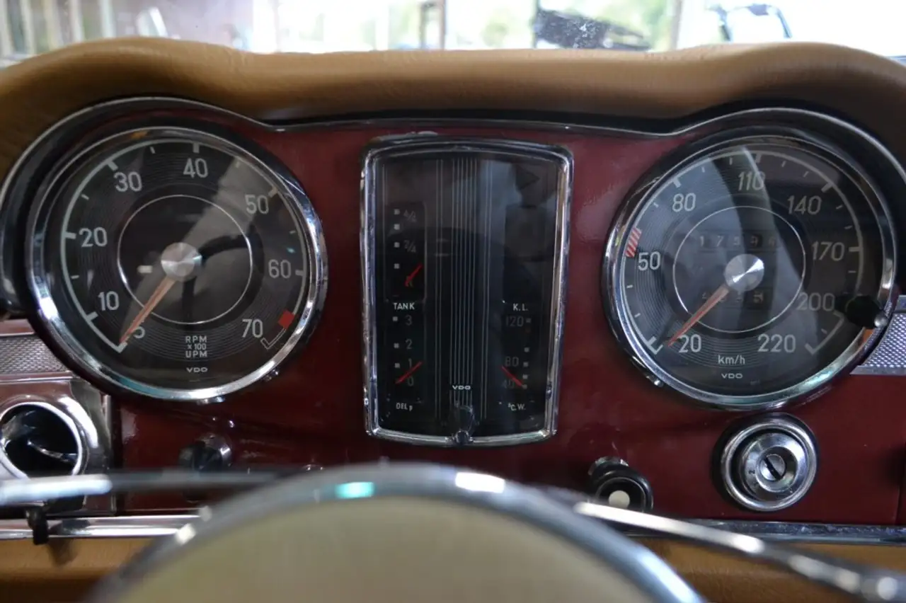 Mercedes-Benz 230 SL Pagode, foto 12
