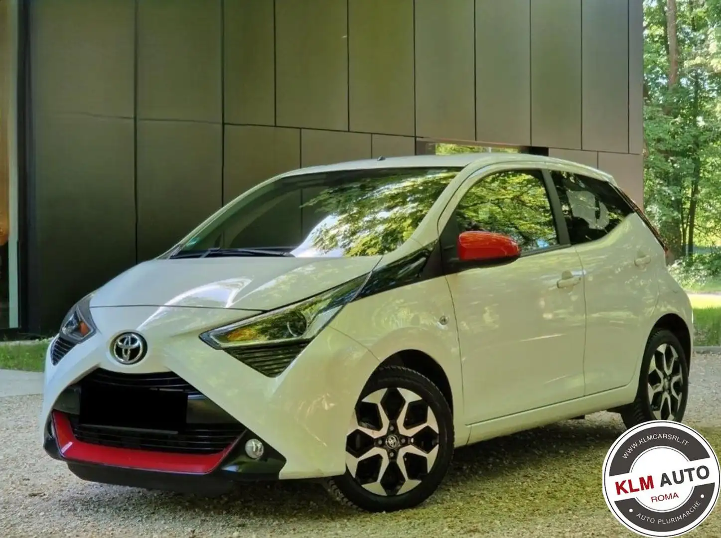 Toyota Aygo 1.0 VVT-i 72 CV 5 porte x-play connect Weiß - 1
