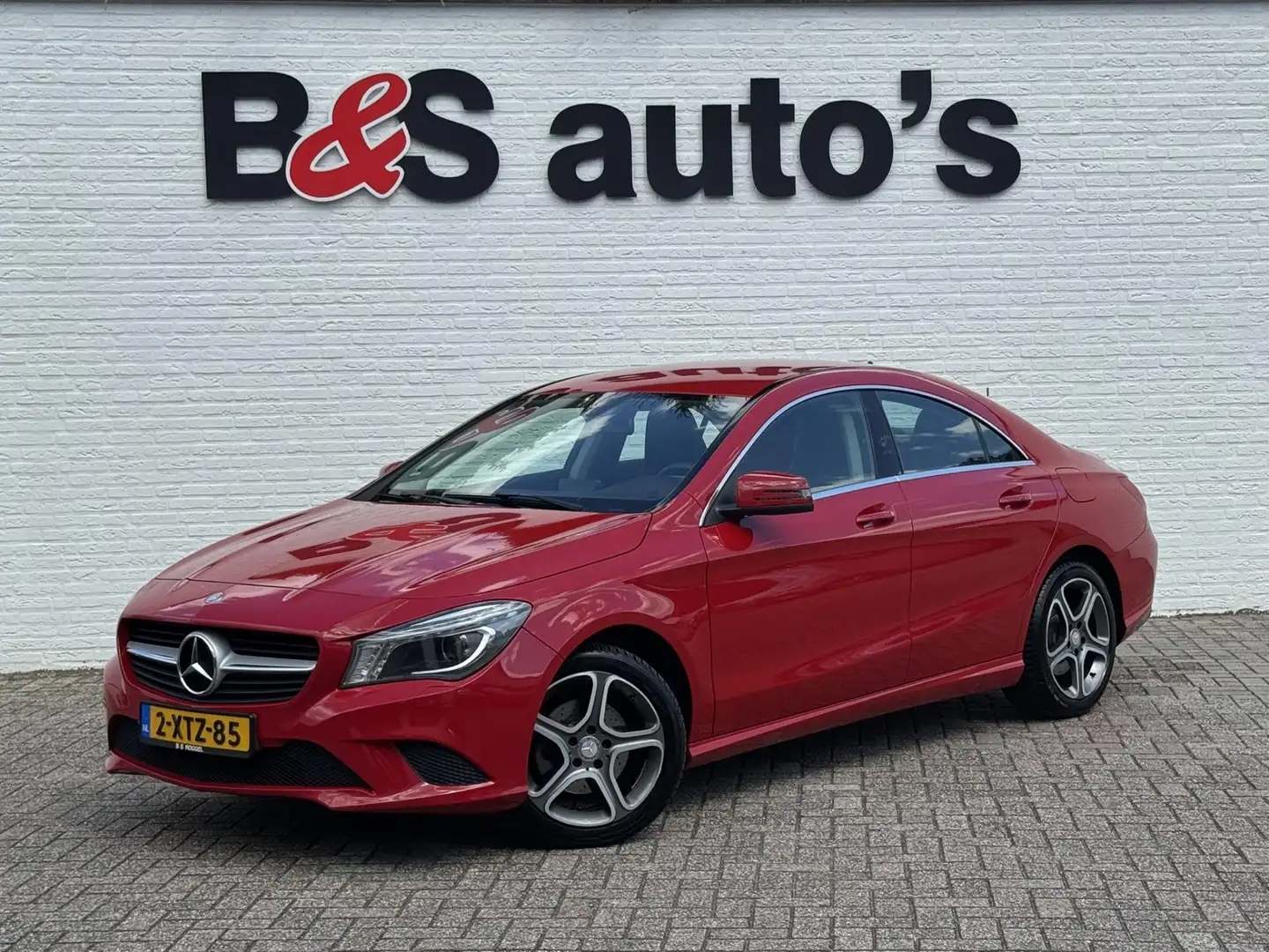 Mercedes-Benz CLA 180 Amg Sportline Leder Xenon Airco Trekhaak 4 Seizoen Rood - 1