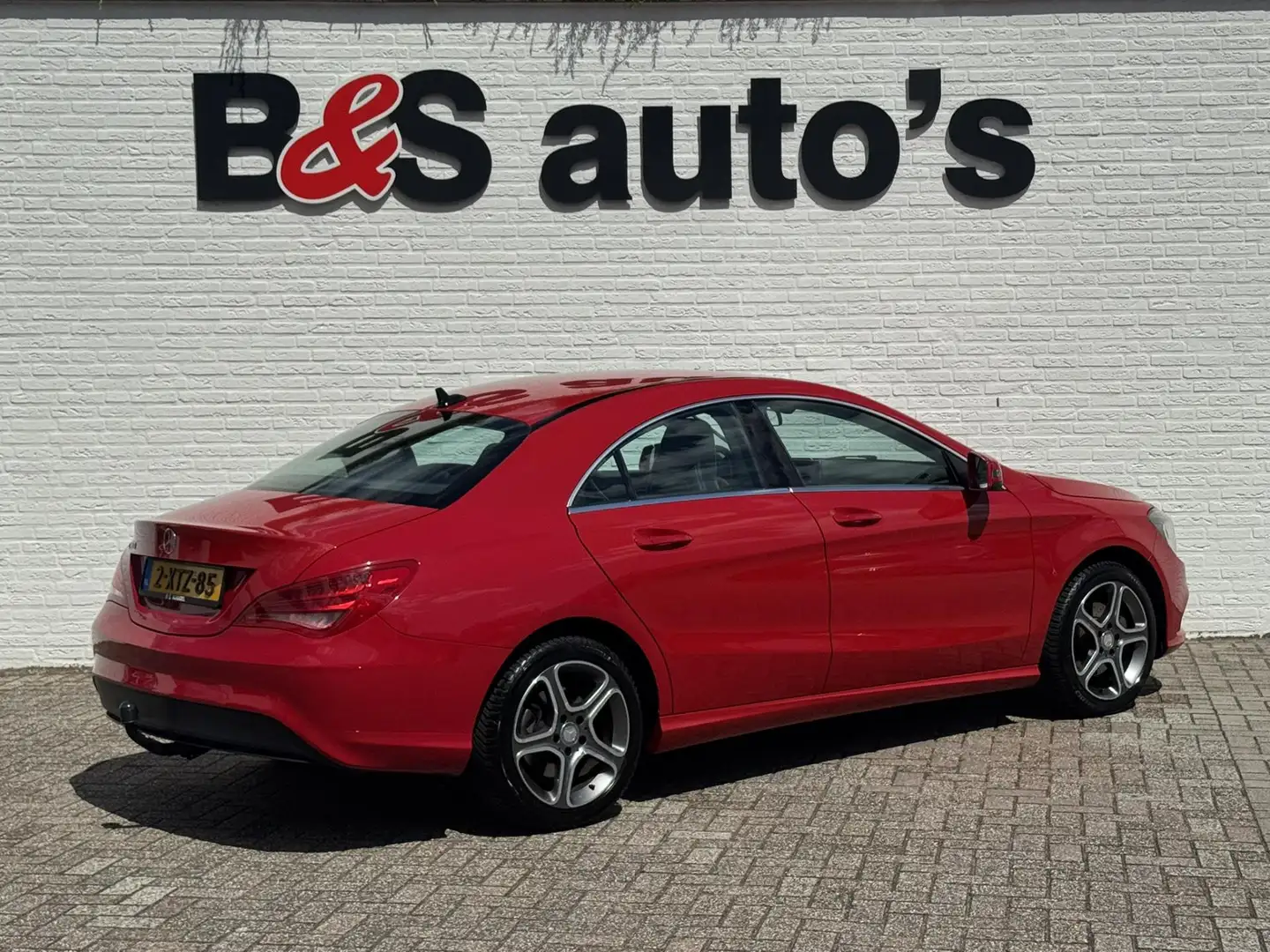 Mercedes-Benz CLA 180 Amg Sportline Leder Xenon Airco Trekhaak 4 Seizoen Rood - 2