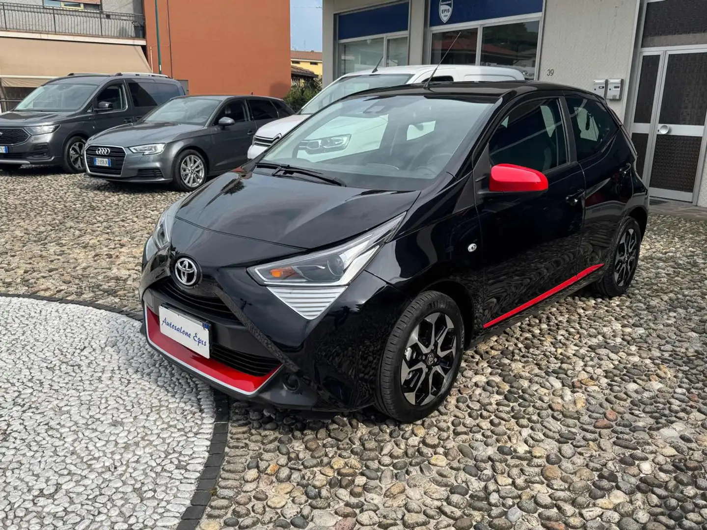 Toyota Aygo Connect 1.0 VVT-i 72 CV 5 porte x-fun Nero - 1