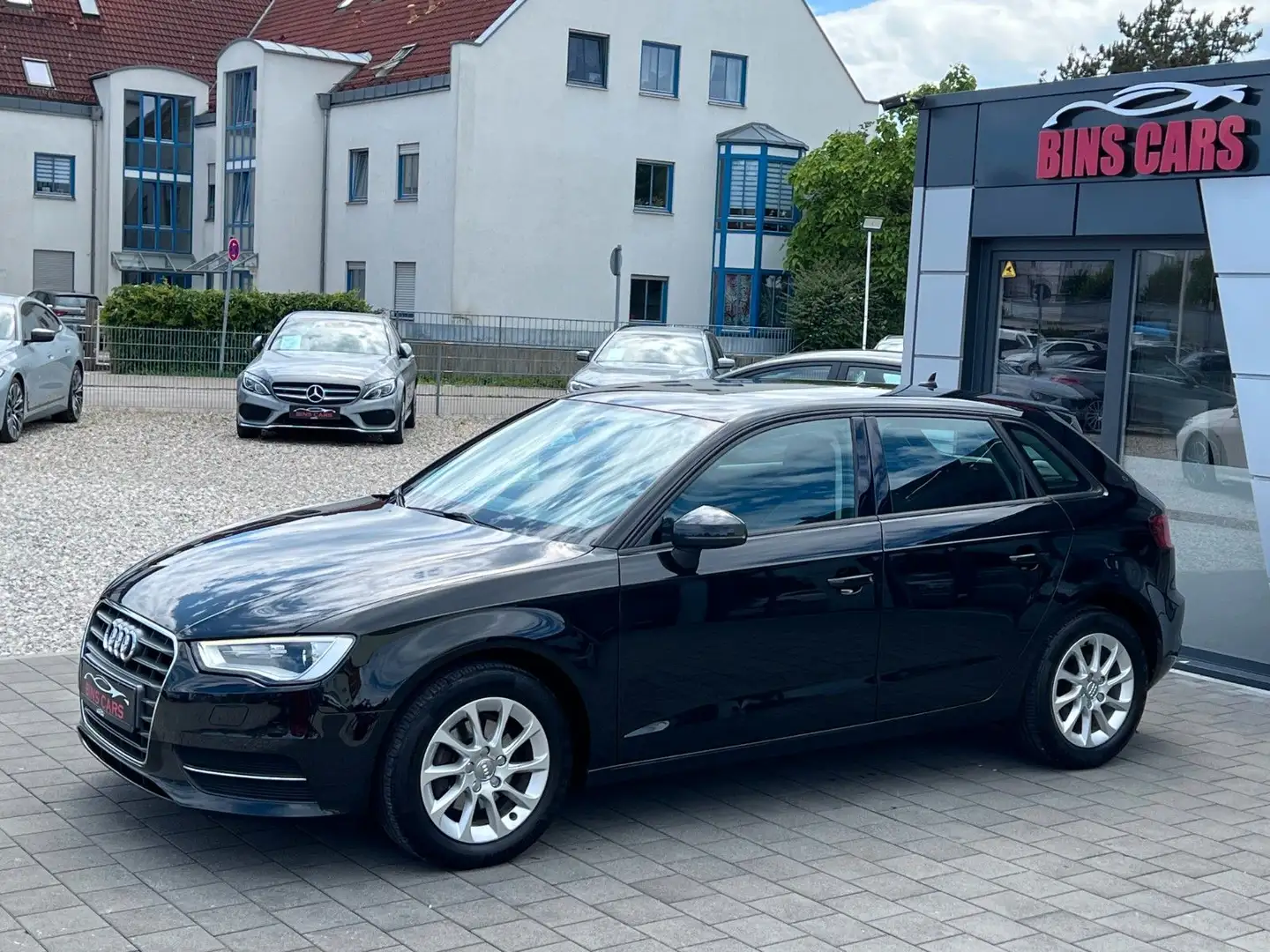 Audi A3 1.6 TDI Sportback attraction*Navi*Klima*Xenon Noir - 2