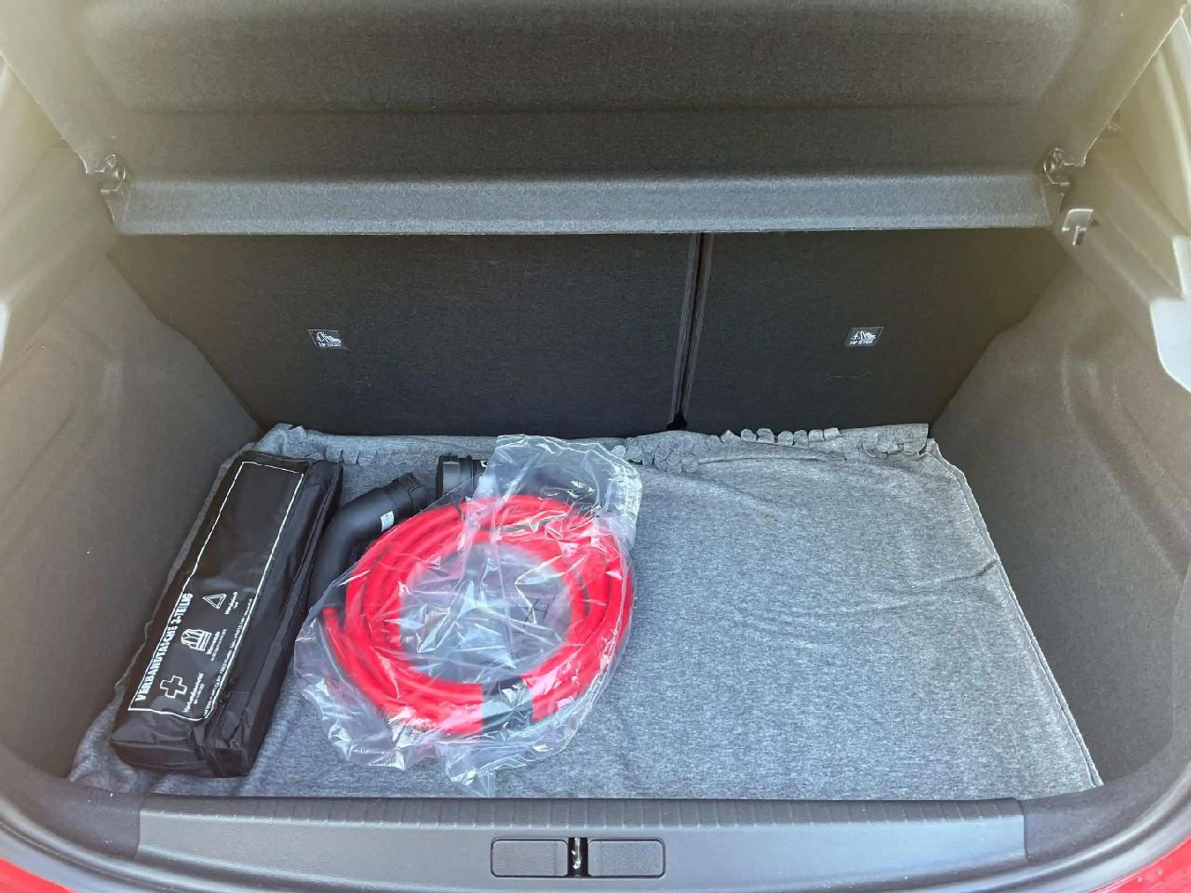 Opel Corsa-e e Ultimate Matrix ACC 180° SHZ CARPLAY — photo 7