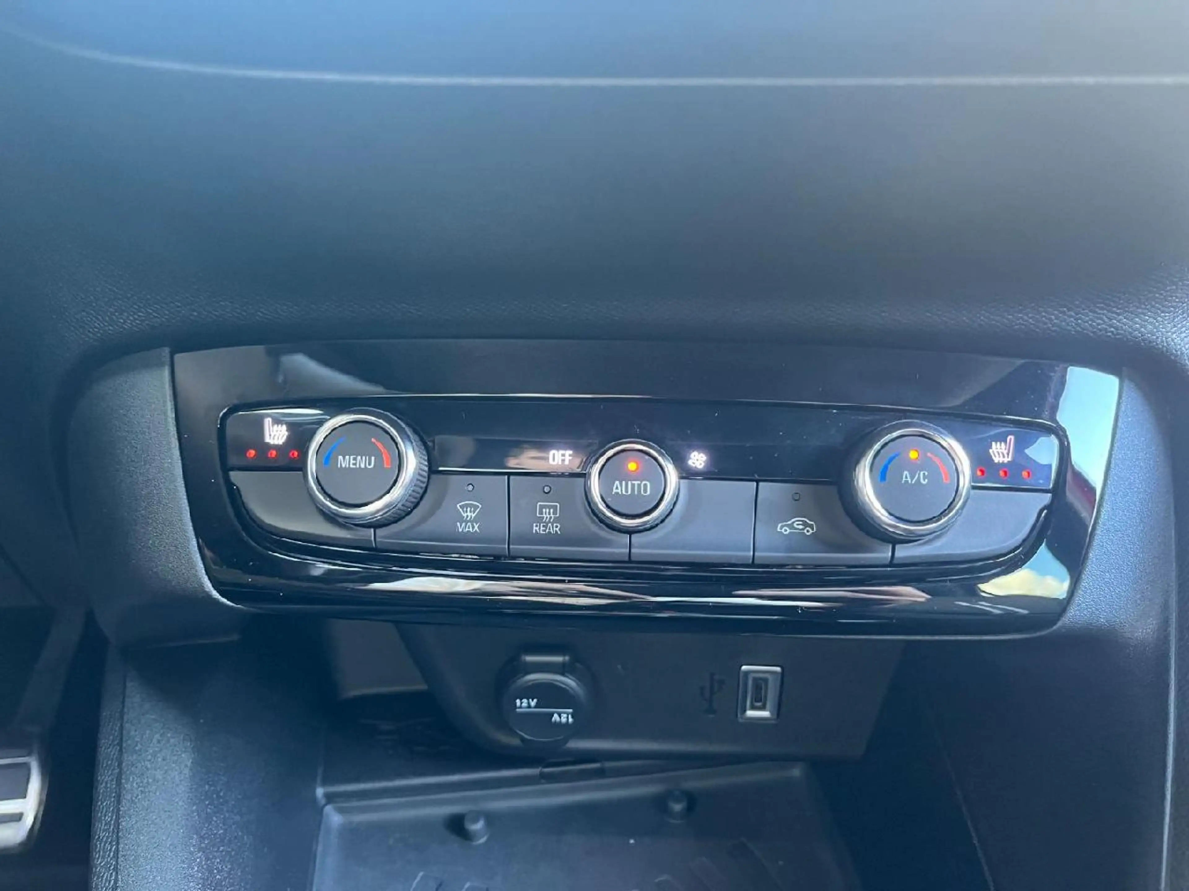 Opel Corsa-e e Ultimate Matrix ACC 180° SHZ CARPLAY — photo 14