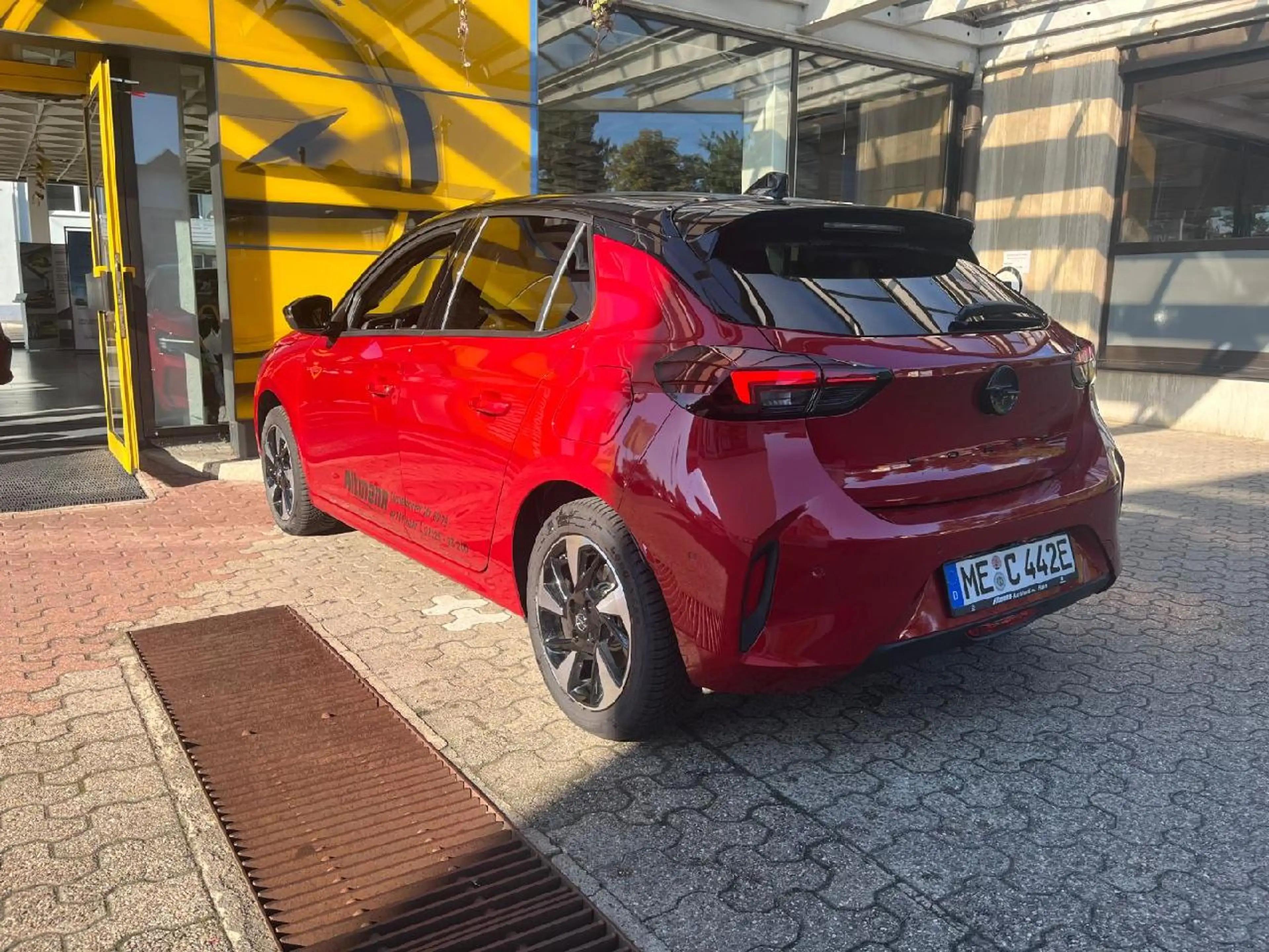 Opel Corsa-e e Ultimate Matrix ACC 180° SHZ CARPLAY — photo 6
