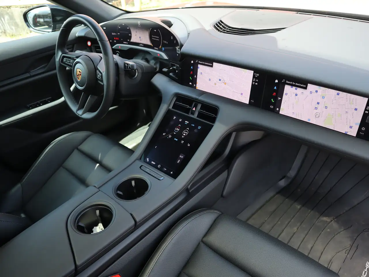 Porsche Taycan снимка Porsche Taycan