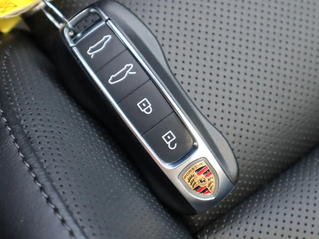 Porsche Taycan снимка Porsche Taycan