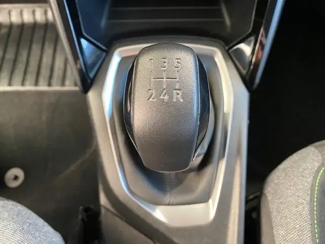 Peugeot 208 view 12